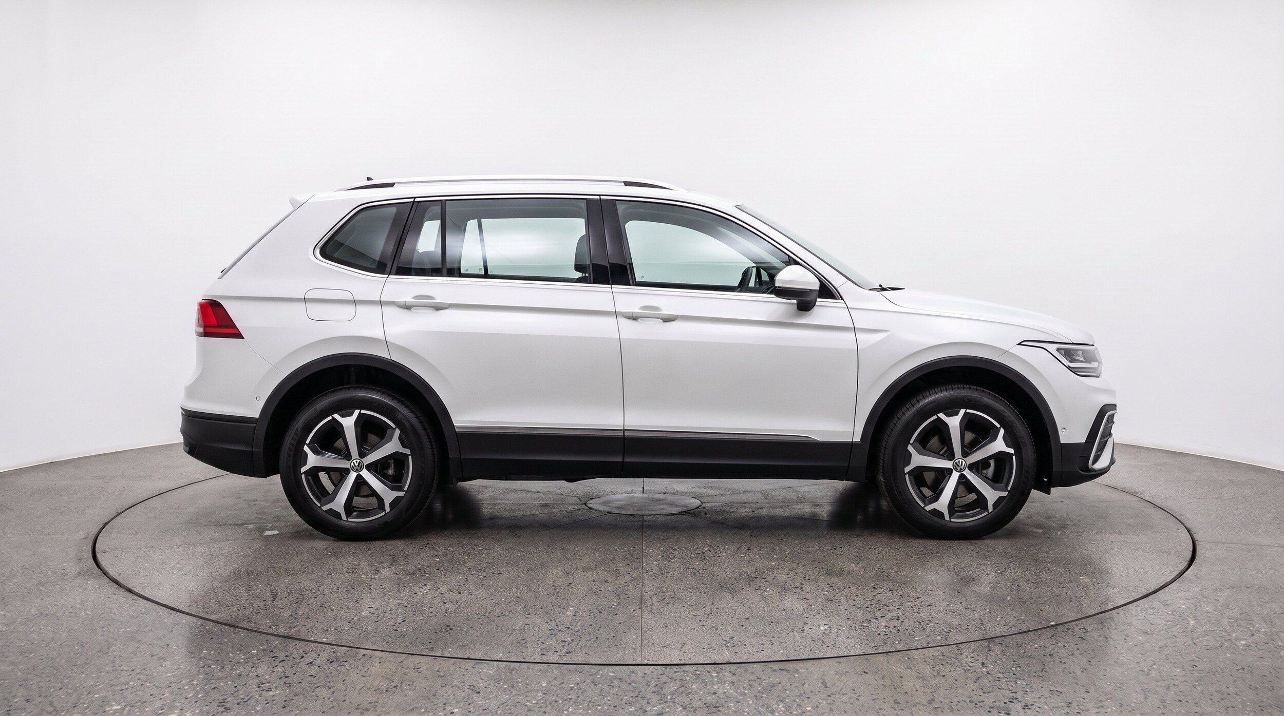 Thumbnail: 2026 Volkswagen Tiguan - 11