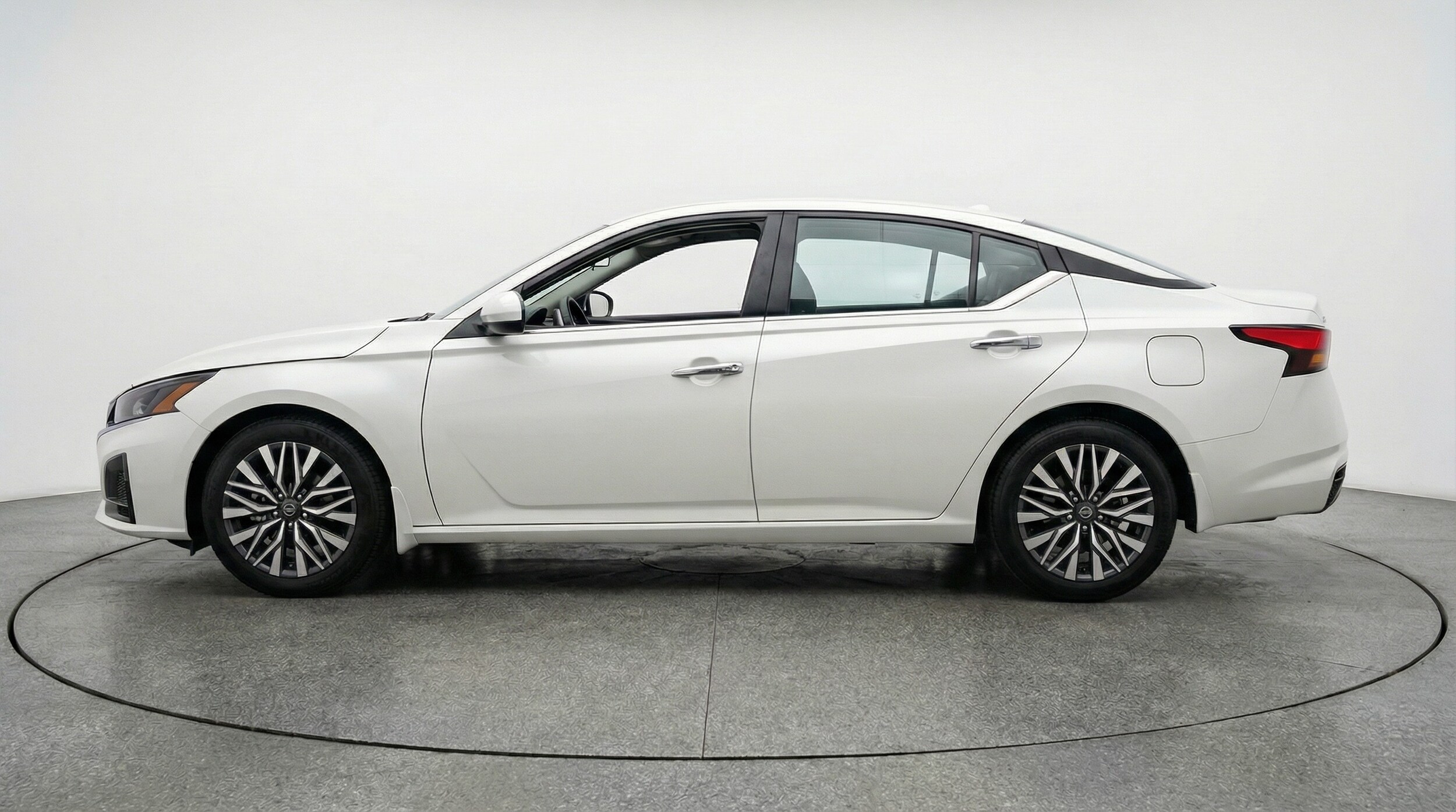 Thumbnail: 2025 Nissan Altima - 4