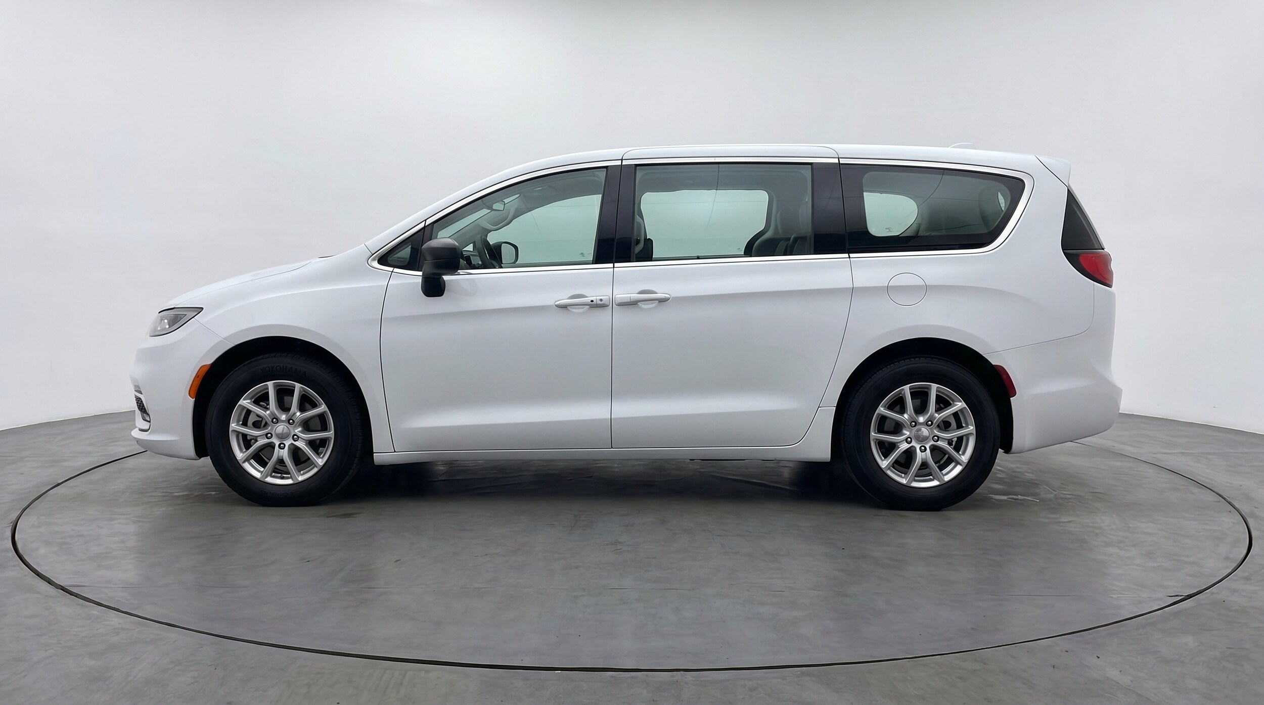 Thumbnail: 2024 Chrysler Voyager - 5