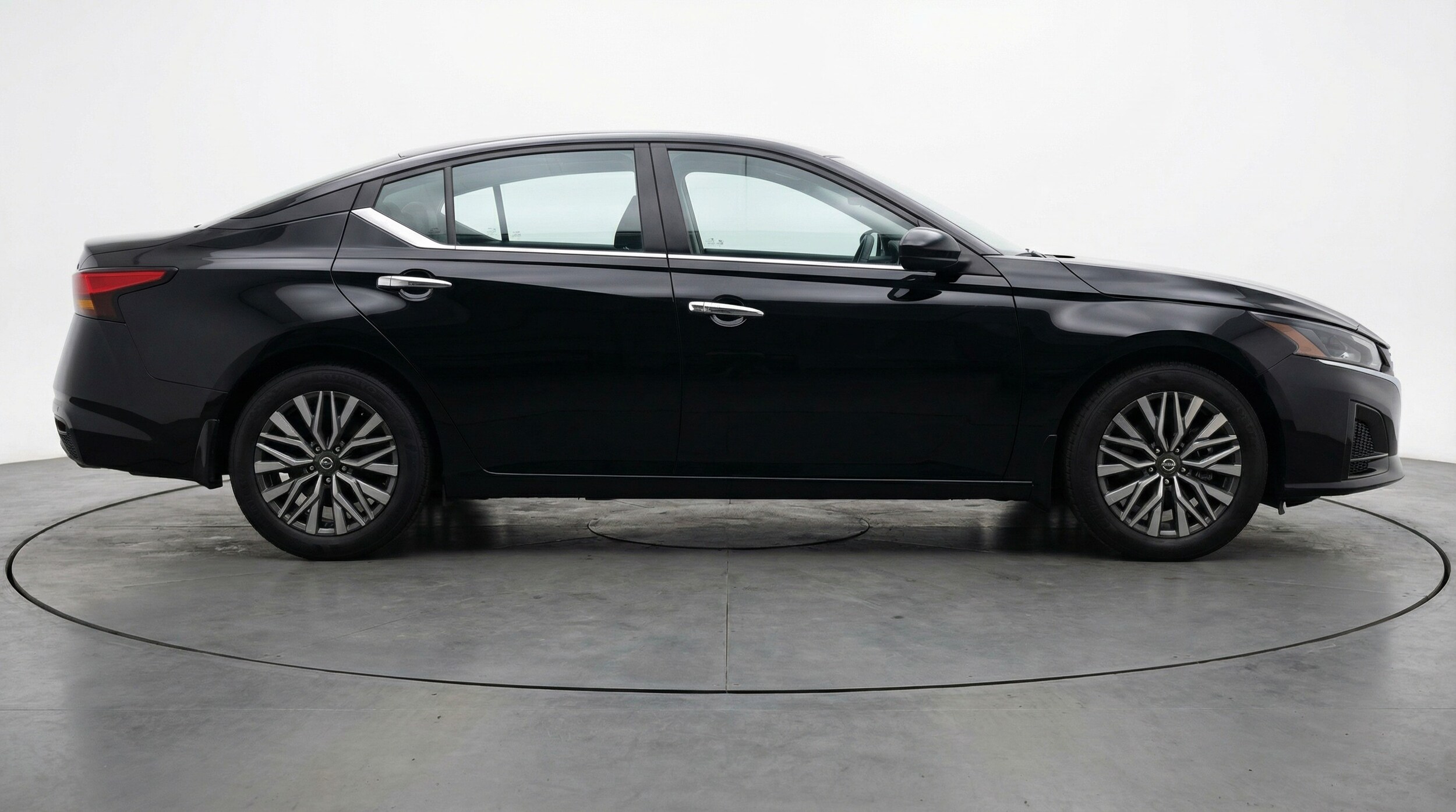 Thumbnail: 2025 Nissan Altima - 8