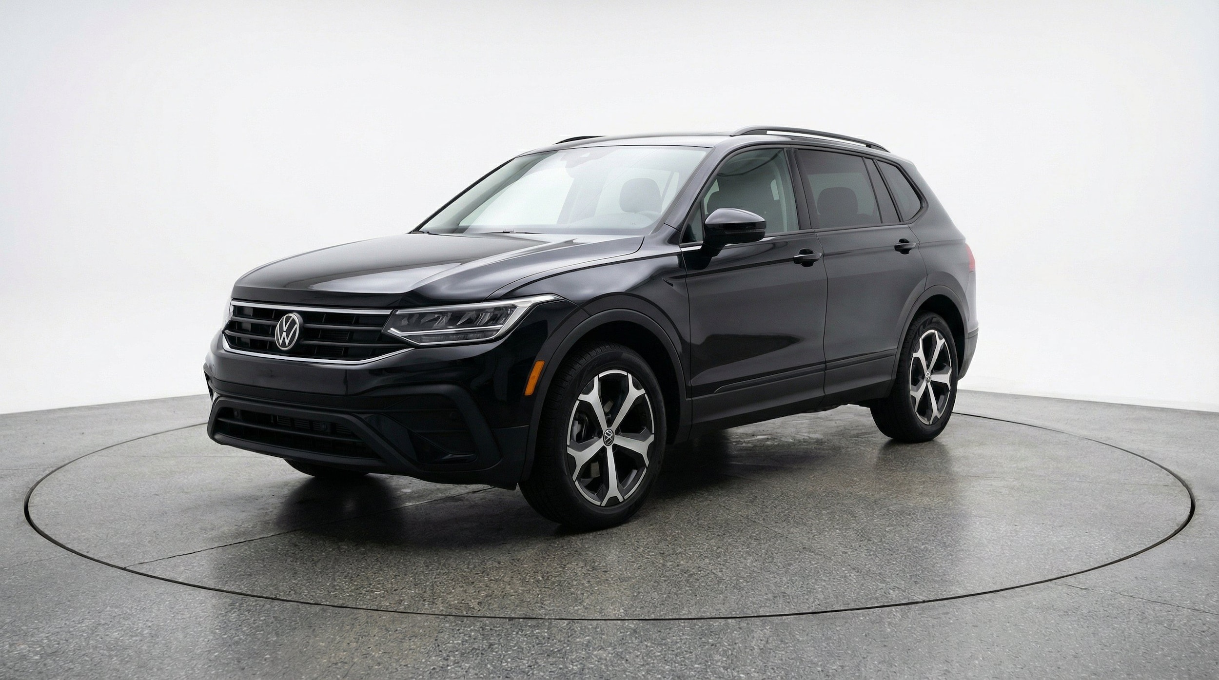 Thumbnail: 2026 Volkswagen Tiguan - 3