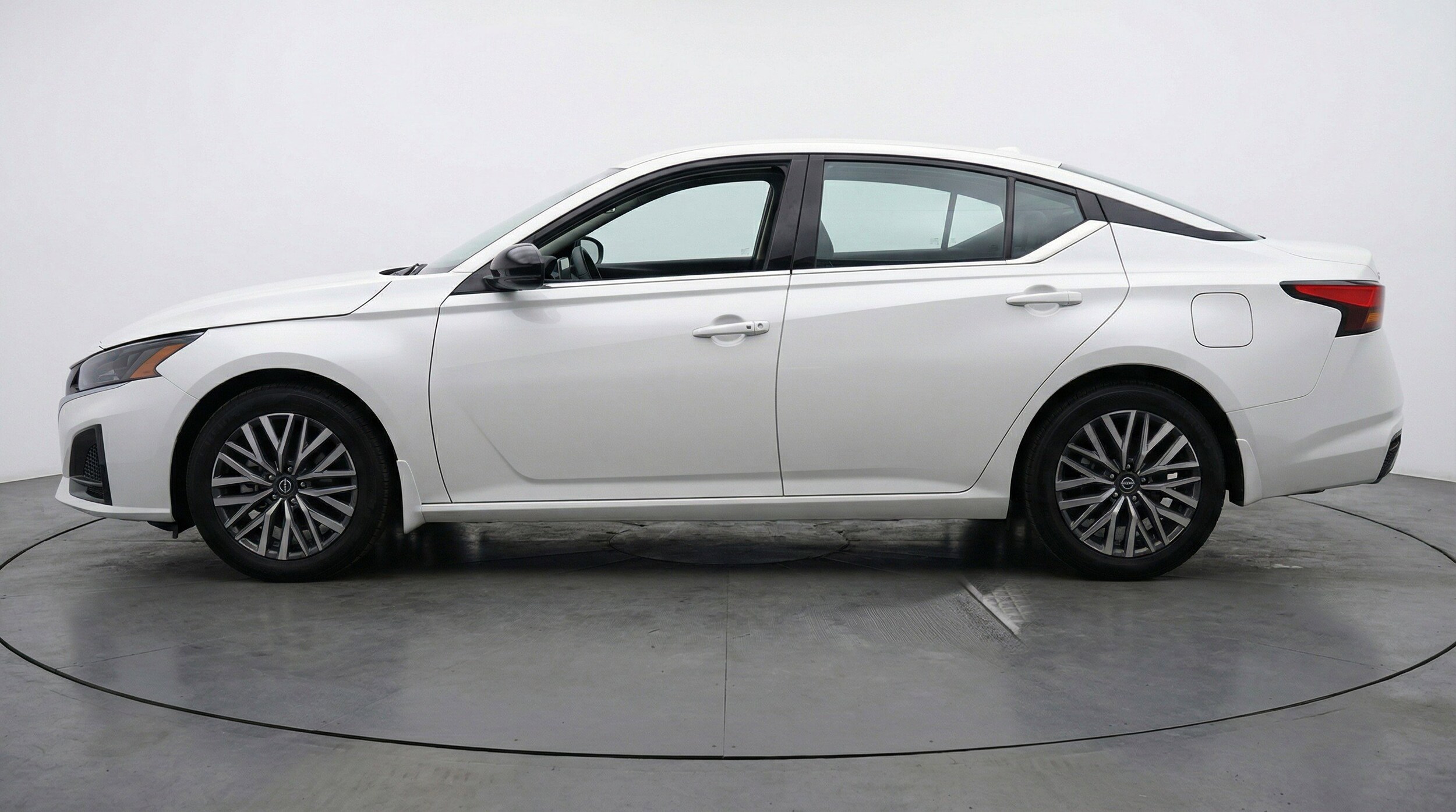 Thumbnail: 2025 Nissan Altima - 5