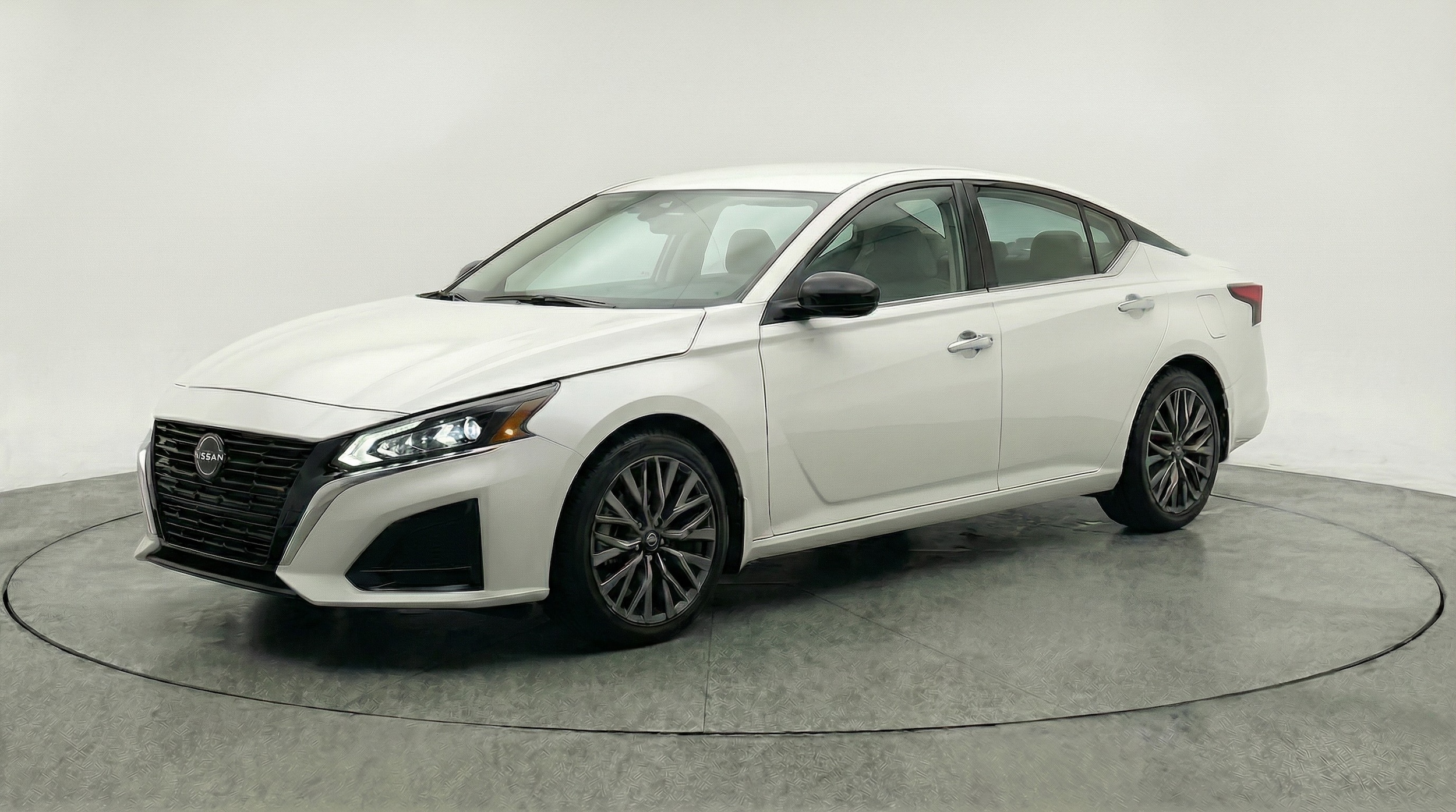 Thumbnail: 2025 Nissan Altima - 3