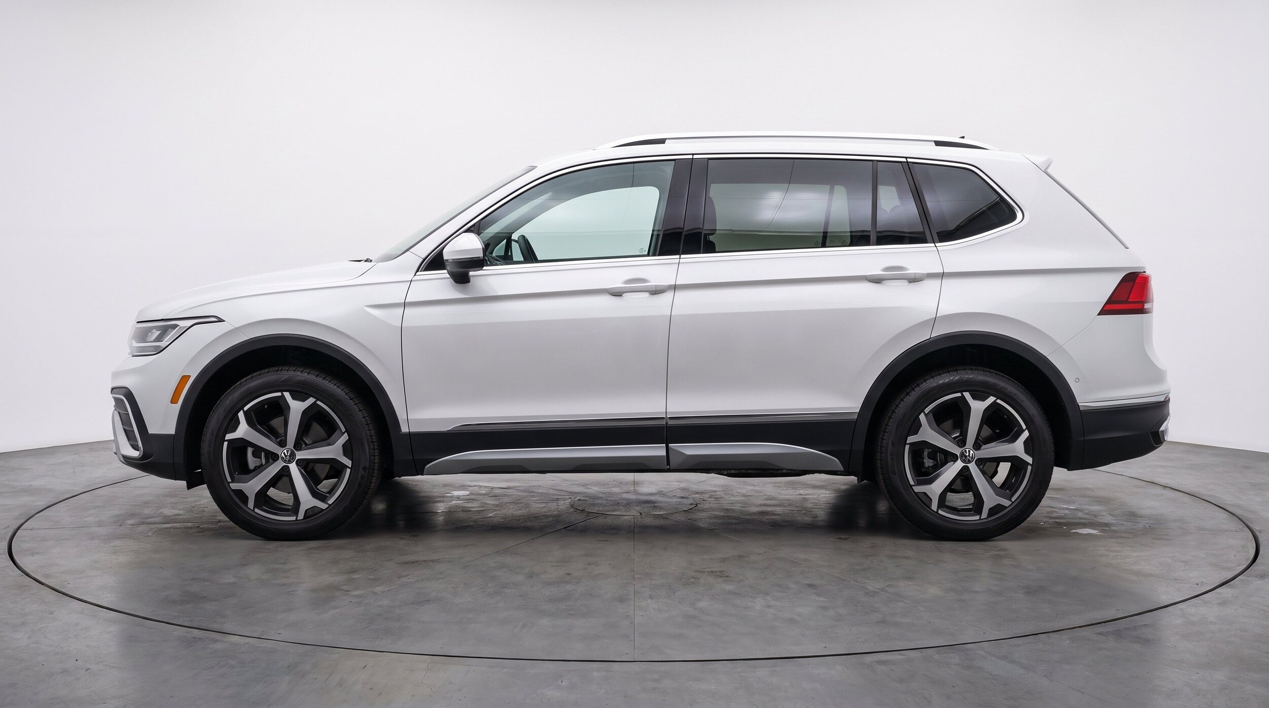 Thumbnail: 2026 Volkswagen Tiguan - 5