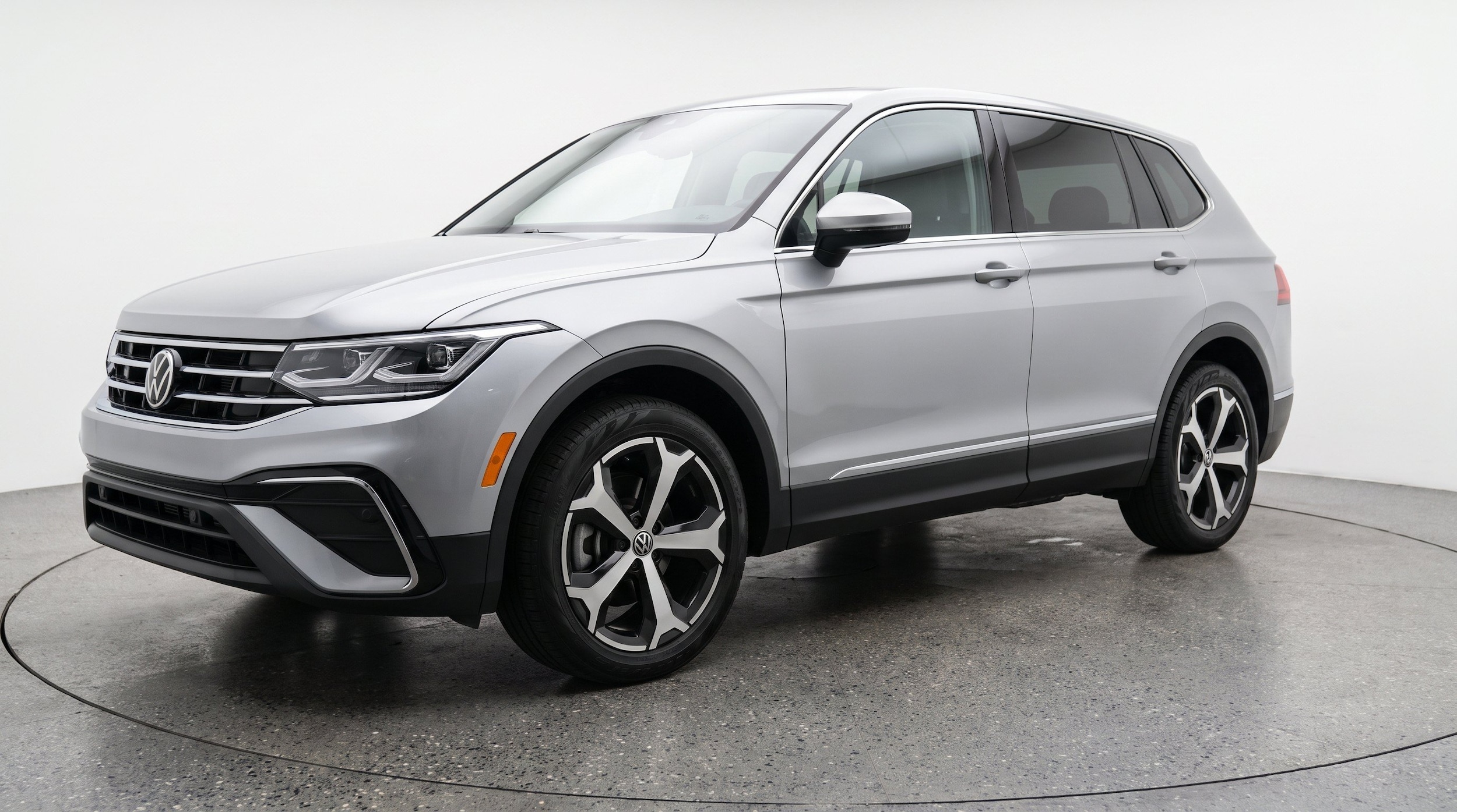 Thumbnail: 2026 Volkswagen Tiguan - 3
