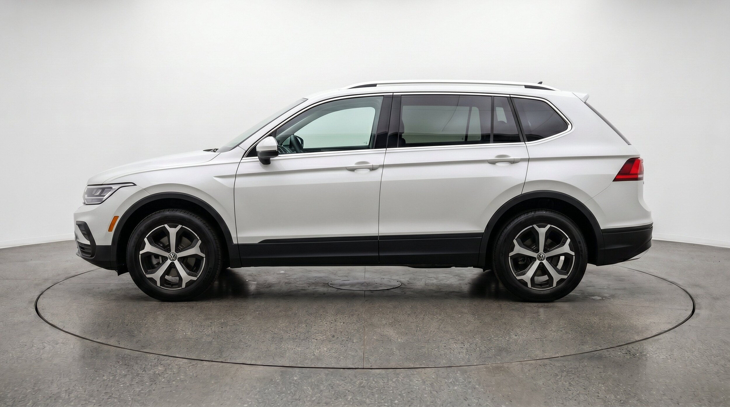 Thumbnail: 2026 Volkswagen Tiguan - 5