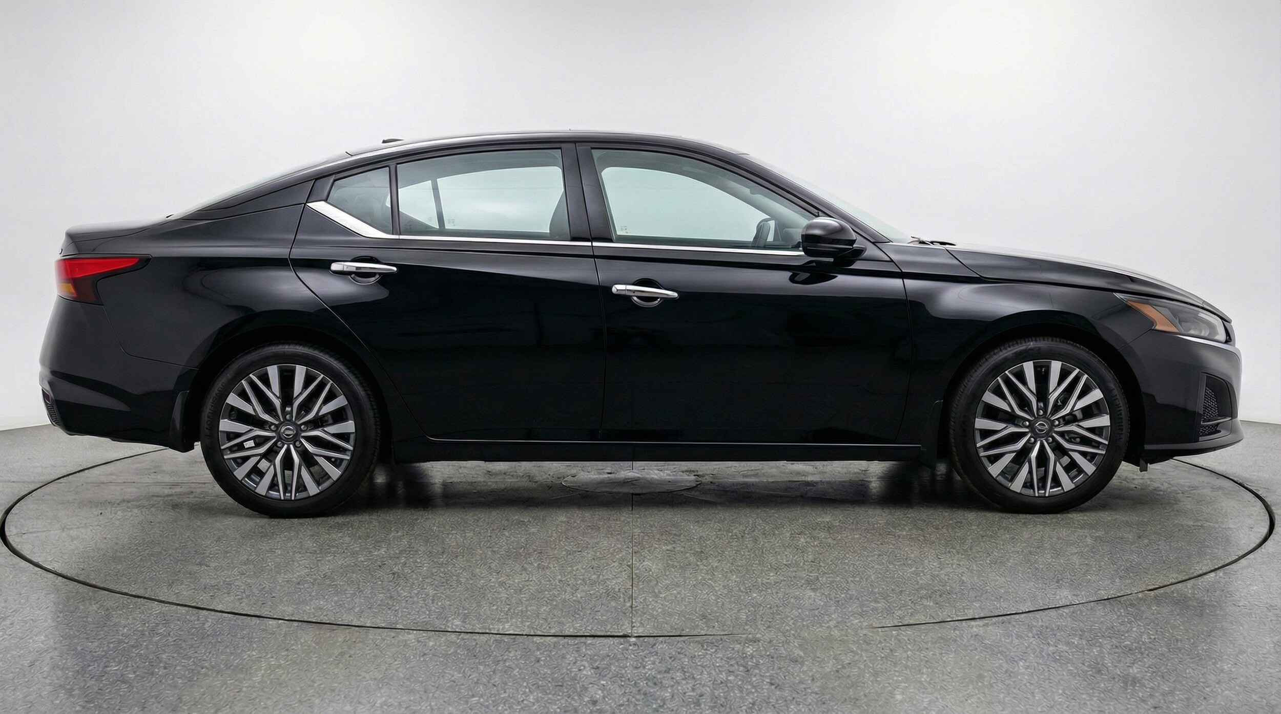 Thumbnail: 2025 Nissan Altima - 8