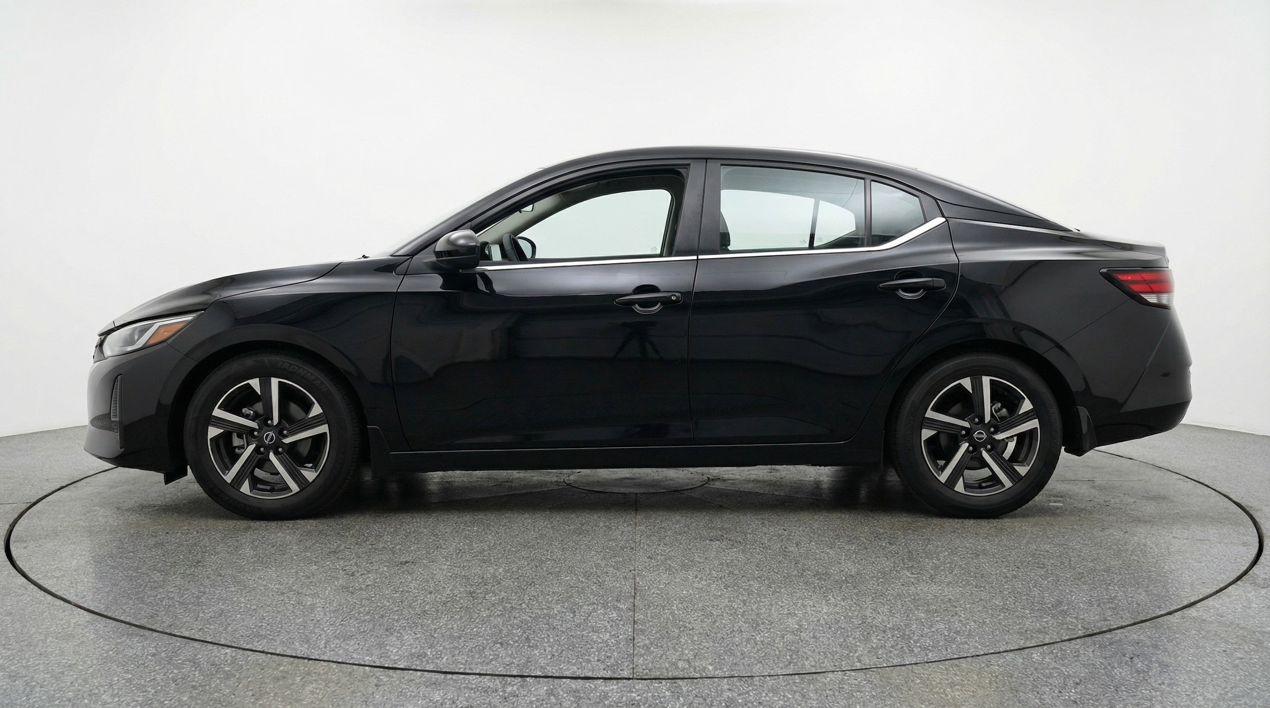 Thumbnail: 2025 Nissan Sentra - 5