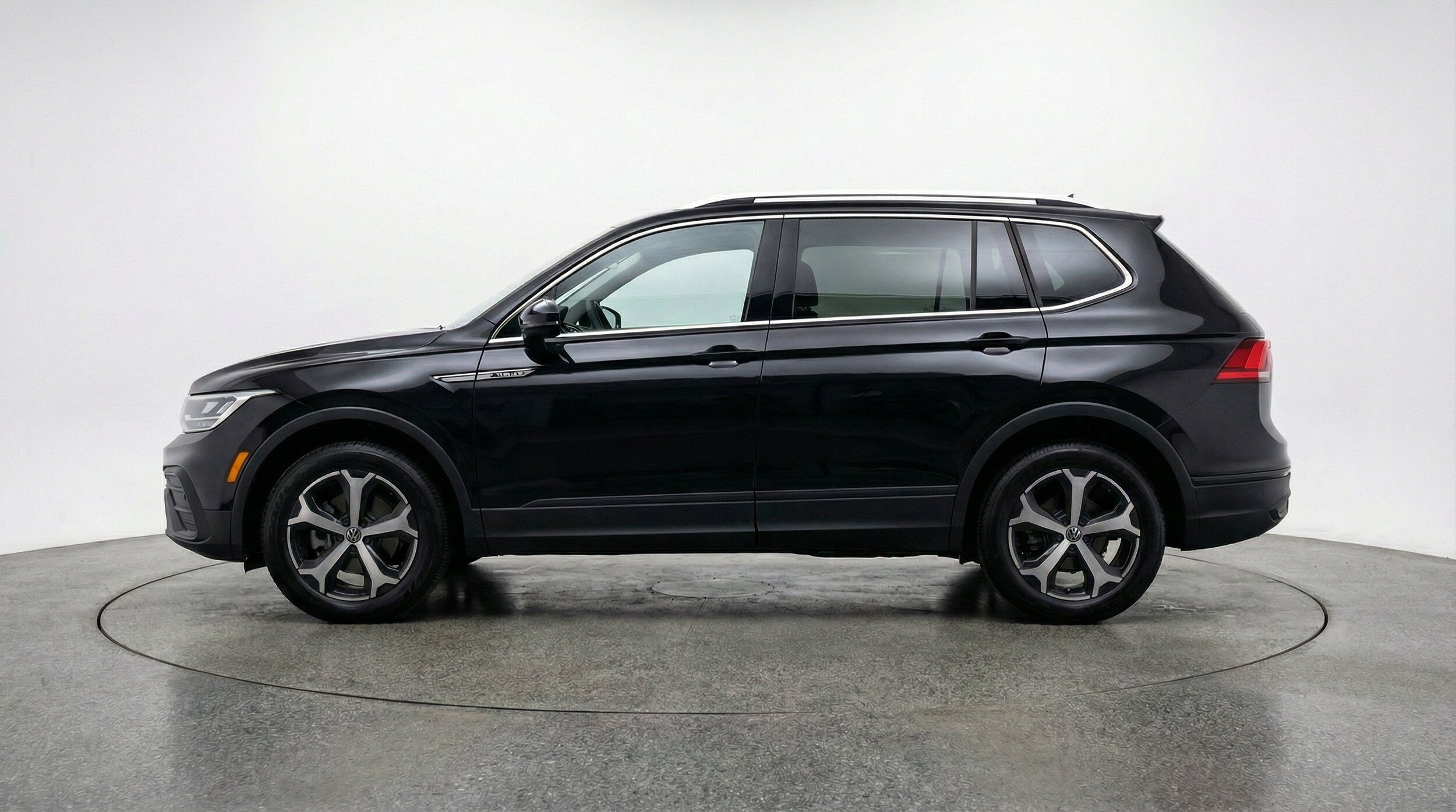 Thumbnail: 2026 Volkswagen Tiguan - 5