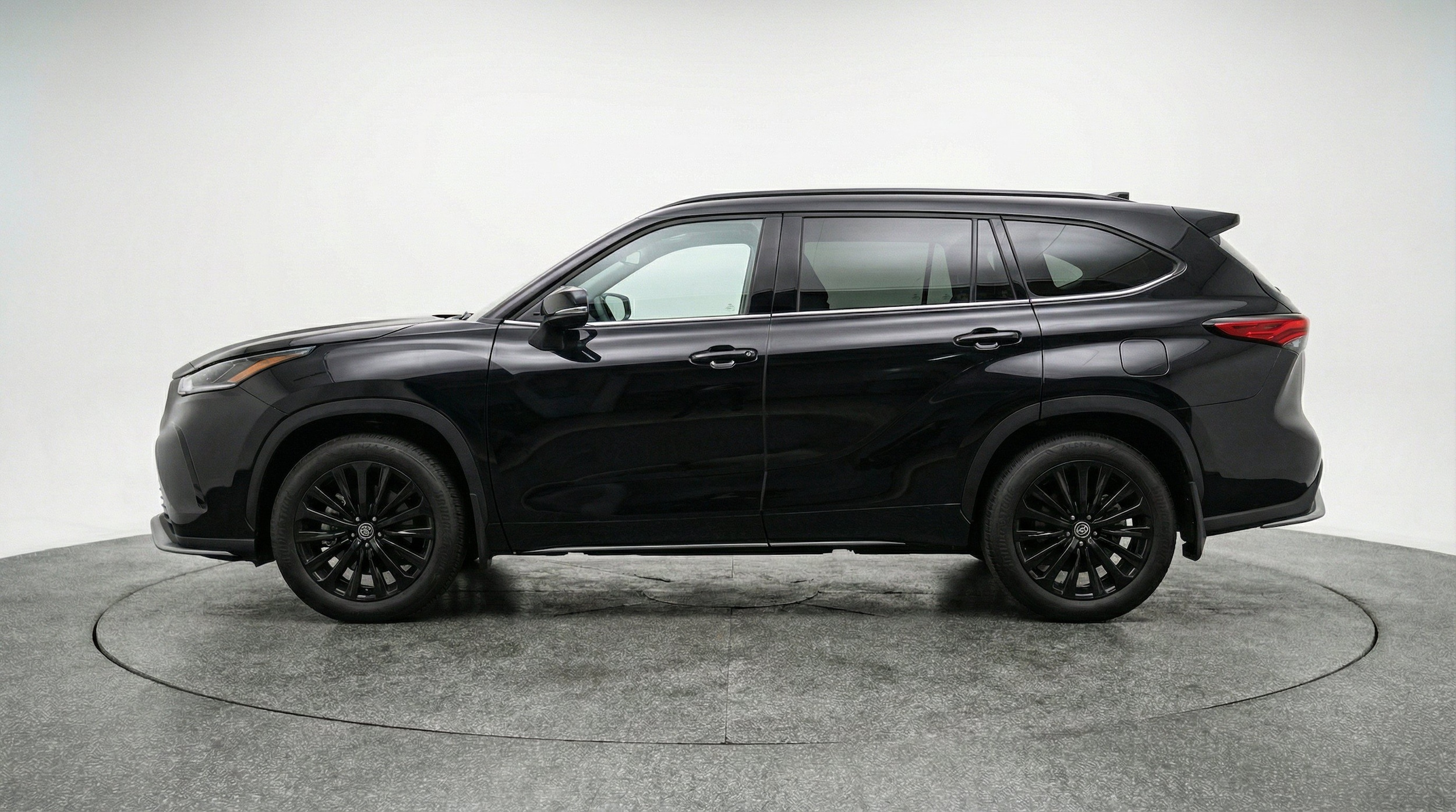 Thumbnail: 2025 Toyota Highlander - 5