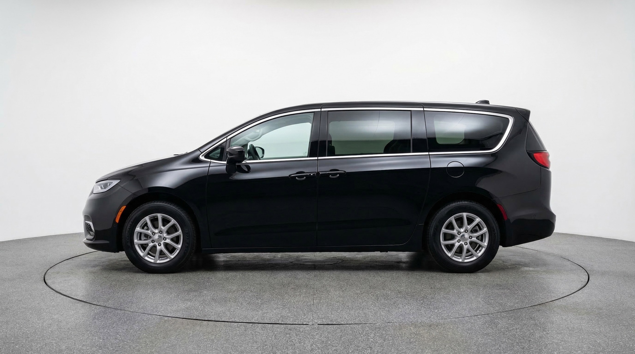 Thumbnail: 2024 Chrysler Voyager - 5