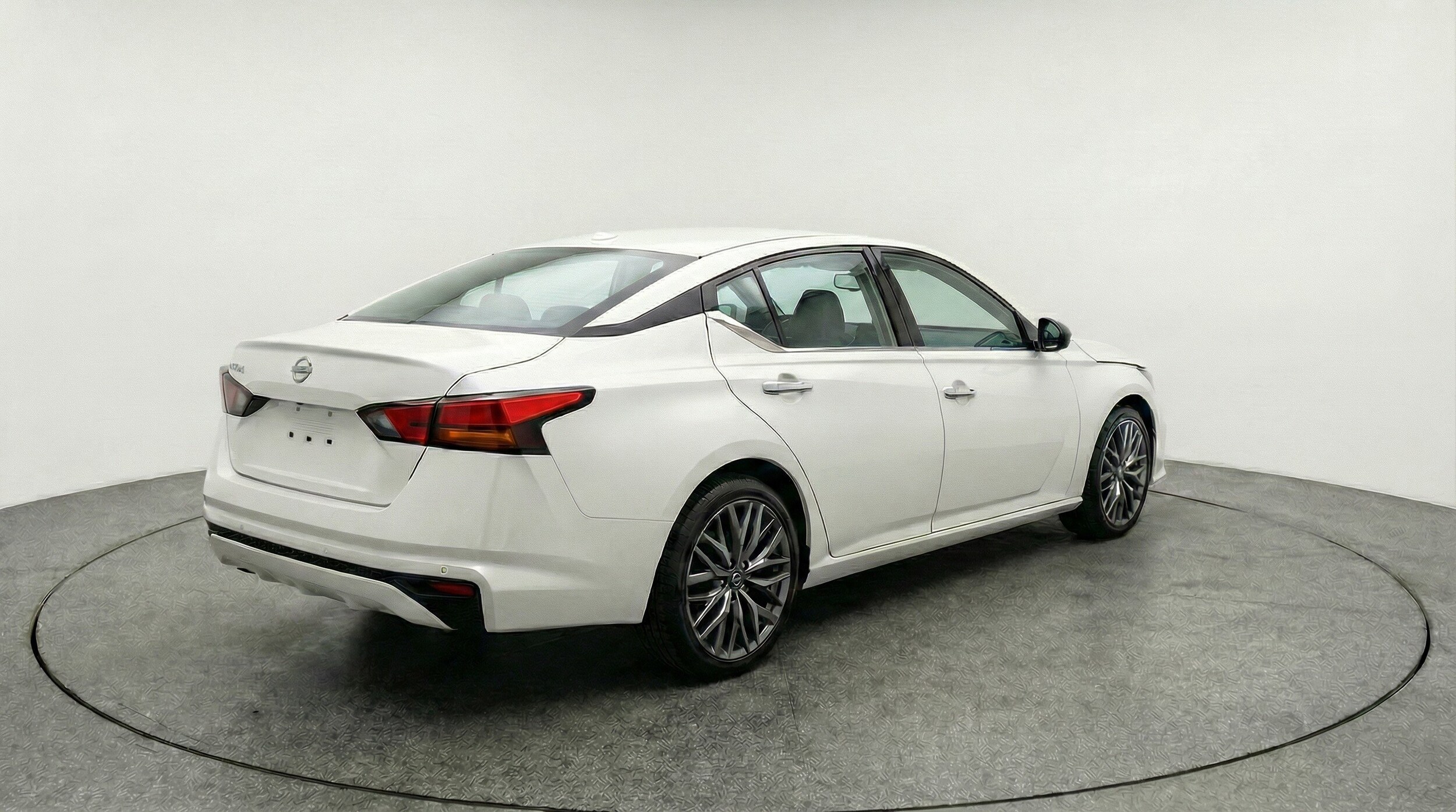 Thumbnail: 2025 Nissan Altima - 9