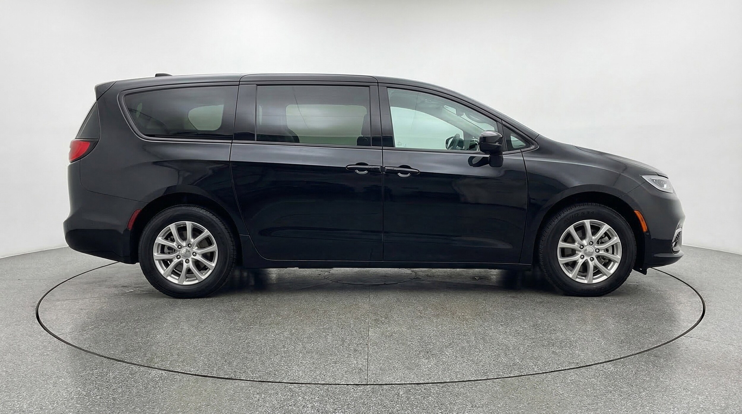 Thumbnail: 2024 Chrysler Voyager - 11