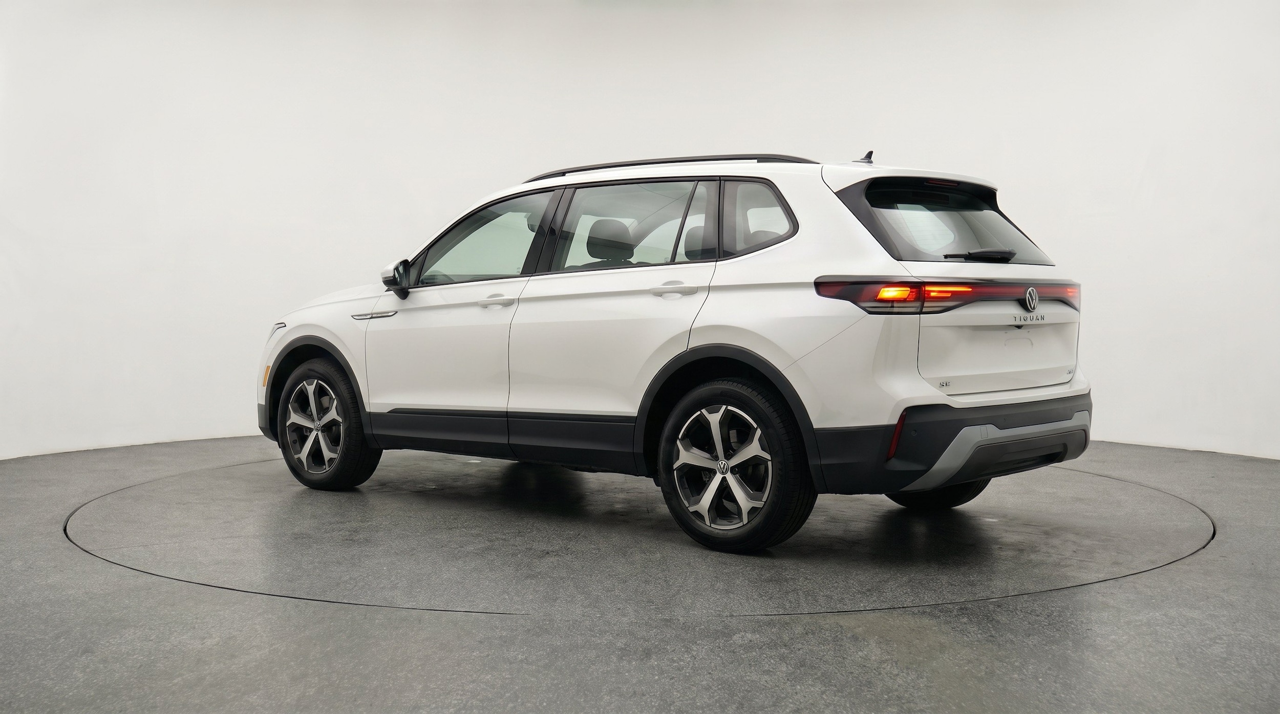 Thumbnail: 2026 Volkswagen Tiguan - 6