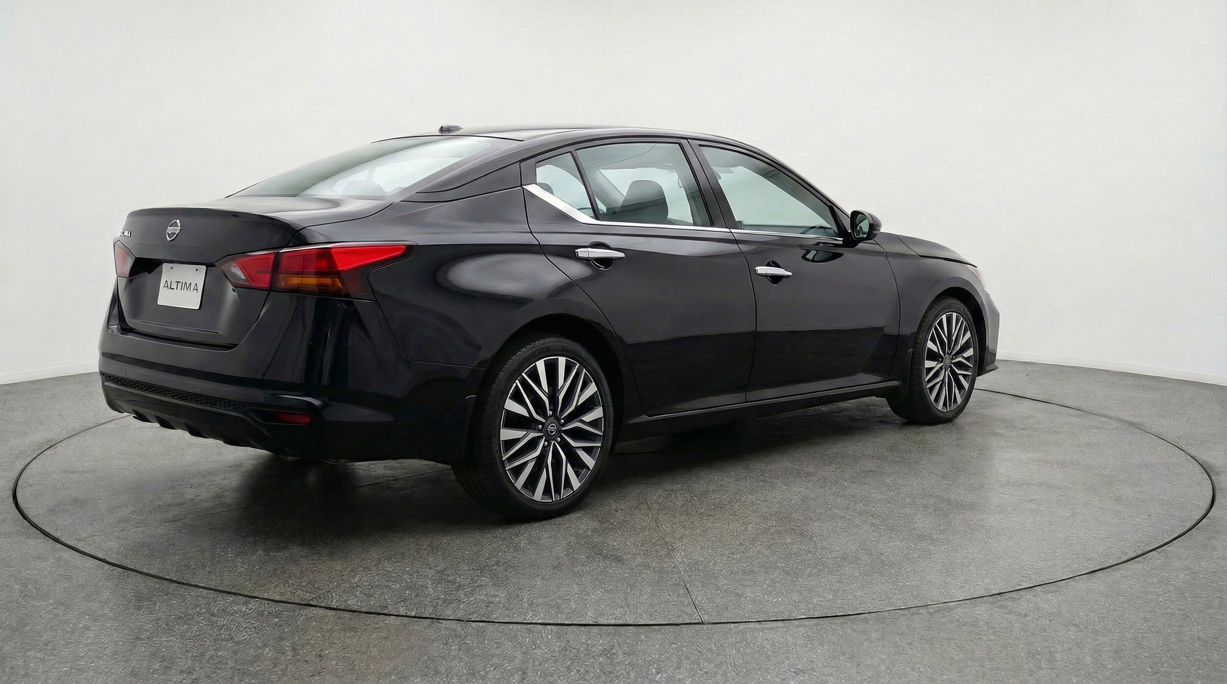 Thumbnail: 2025 Nissan Altima - 9