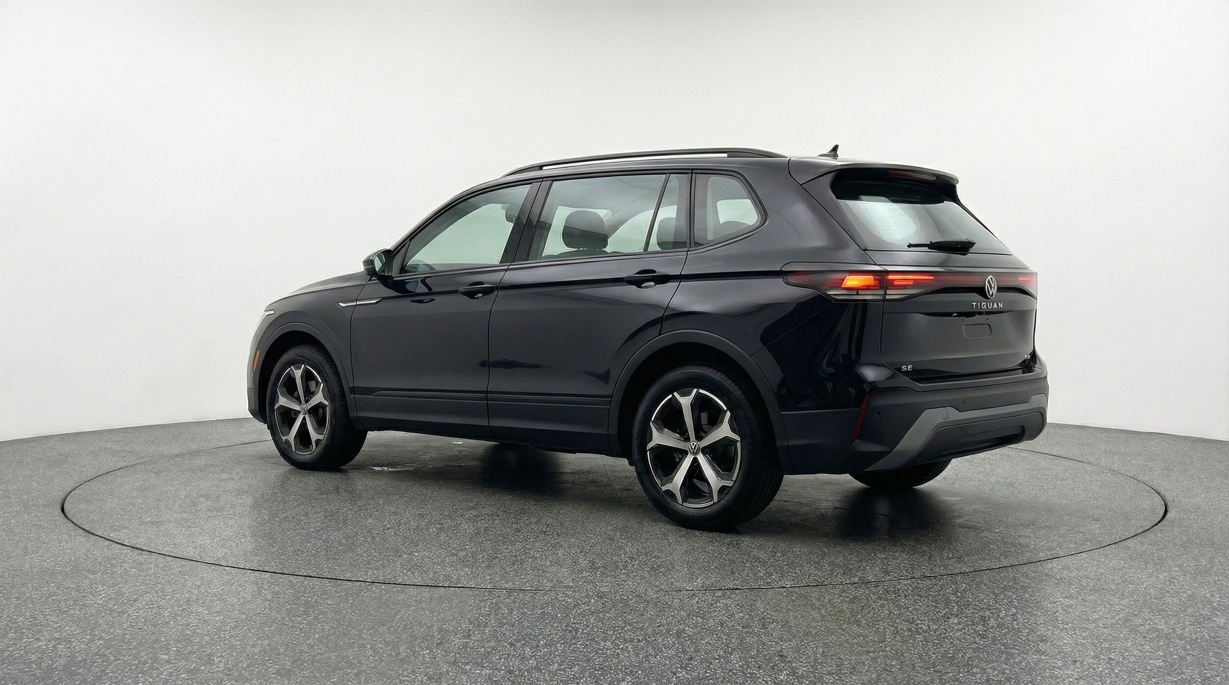 Thumbnail: 2026 Volkswagen Tiguan - 6
