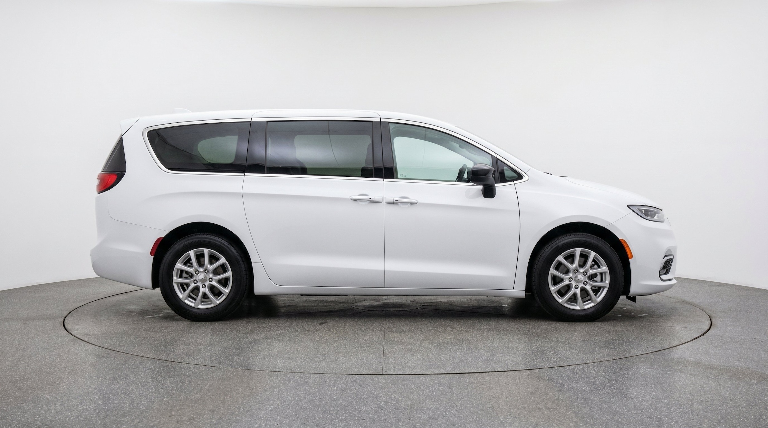Thumbnail: 2024 Chrysler Voyager - 11