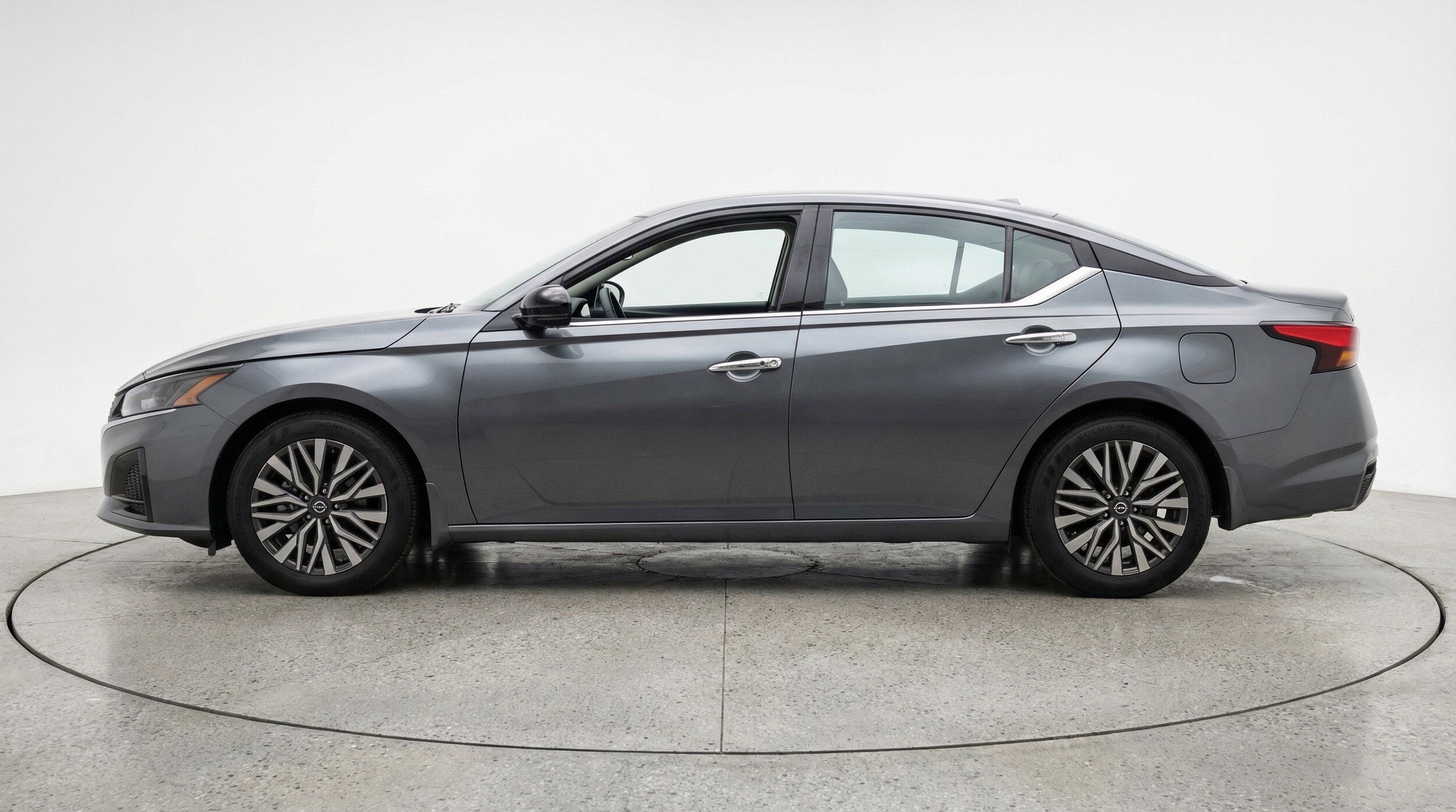 Thumbnail: 2025 Nissan Altima - 5