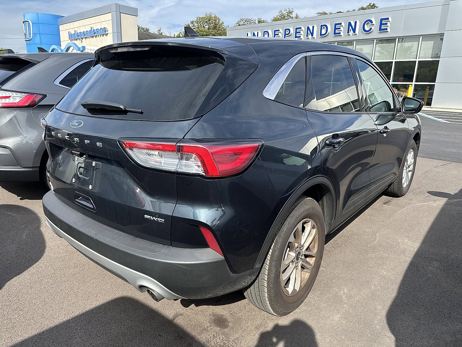 2022 Ford Escape SE photo 2