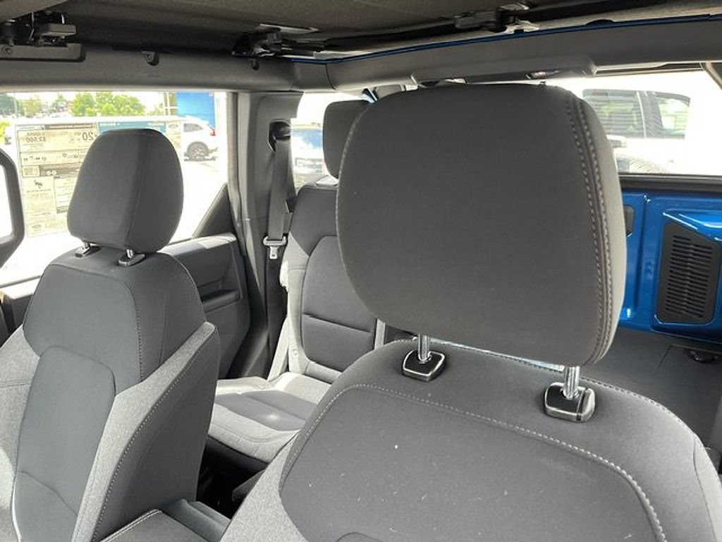 2025 Ford Bronco 4-Door Base - Photo 12