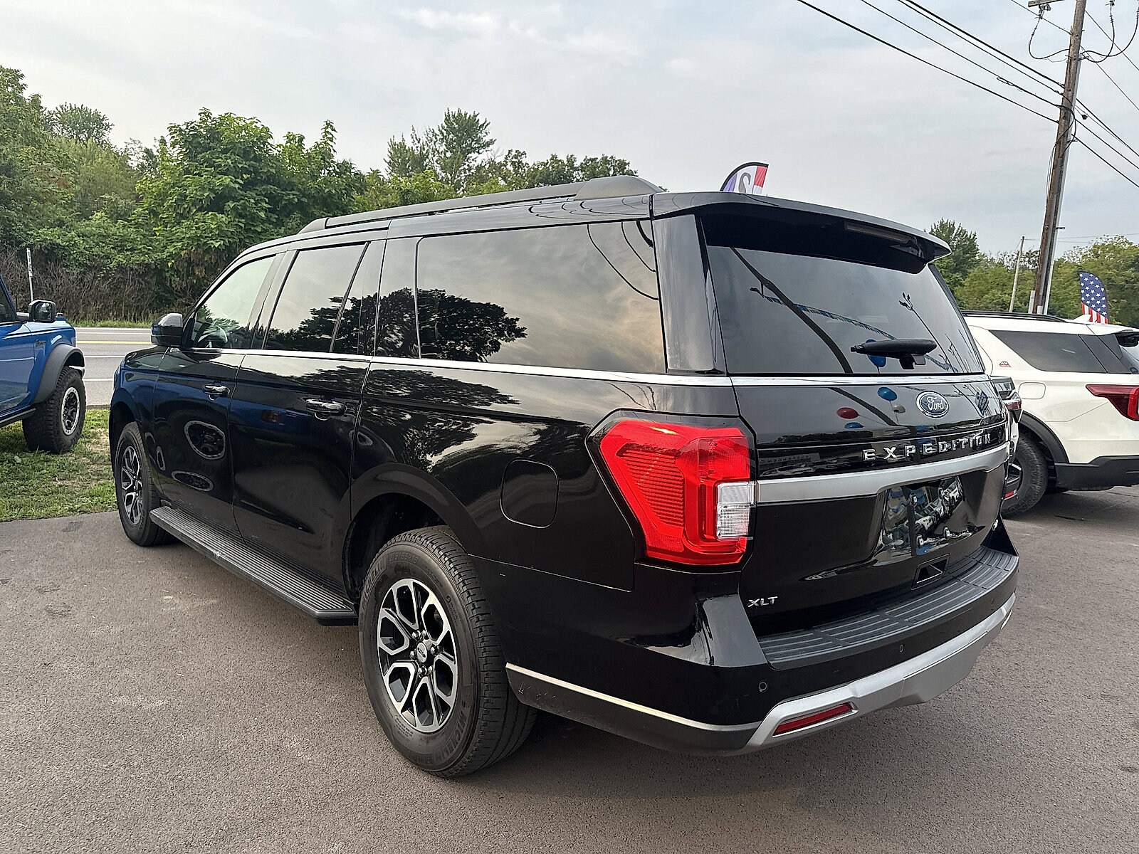 2024 Ford Expedition MAX XLT photo 3