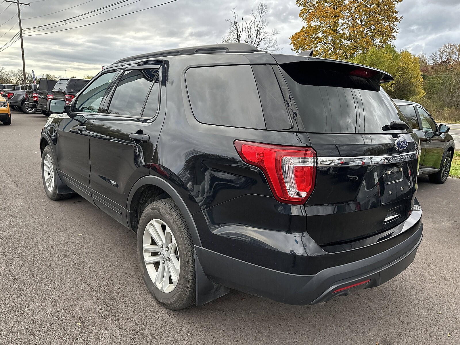 2017 Ford Explorer Base photo 2
