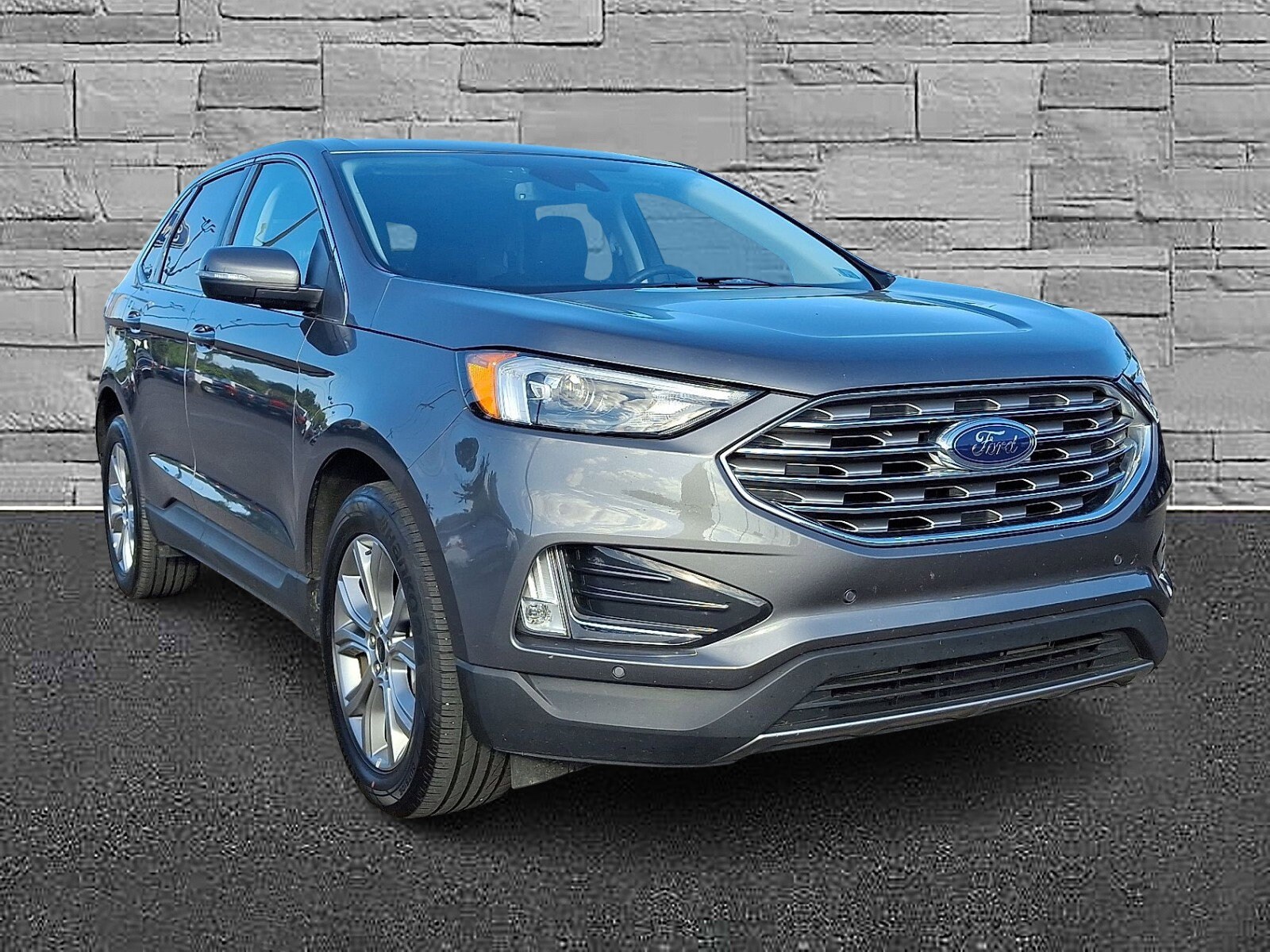 2024 Ford Edge Titanium photo 2