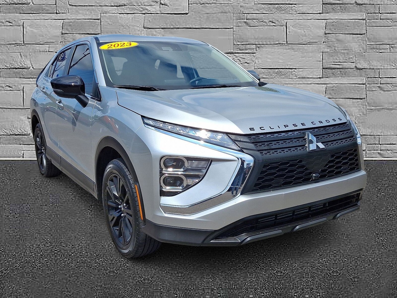 2023 Mitsubishi Eclipse Cross LE photo 2