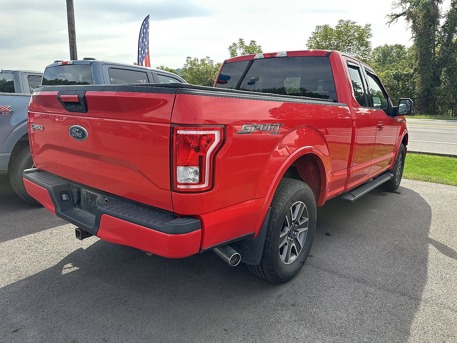 2017 Ford F-150 XLT photo 2