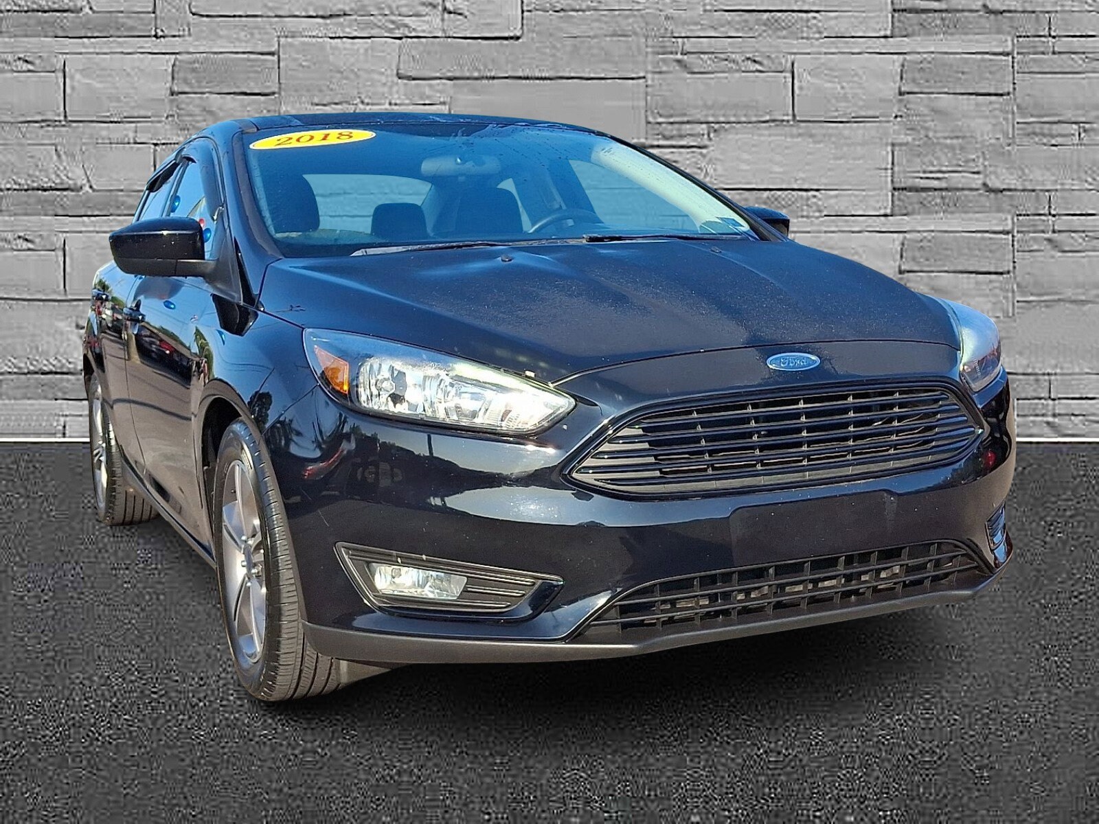 2018 Ford Focus Sedan photo 2