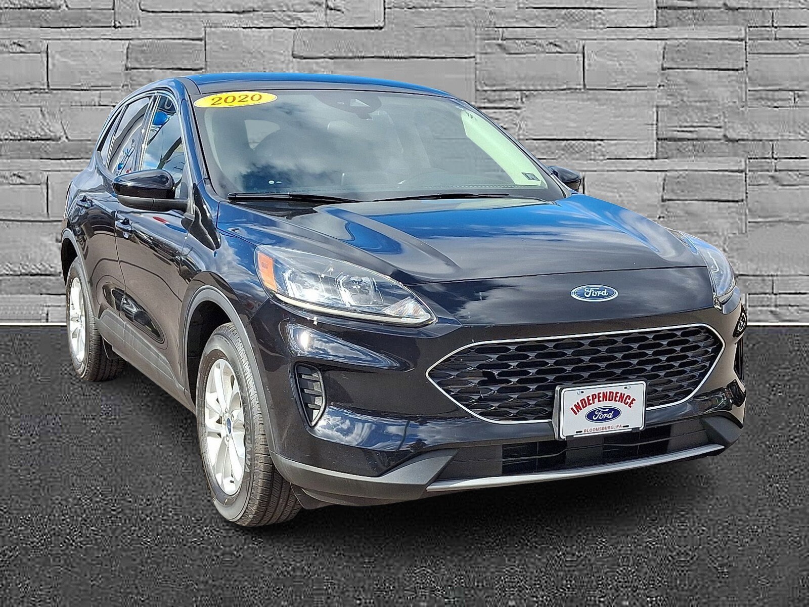 2020 Ford Escape SE photo 2