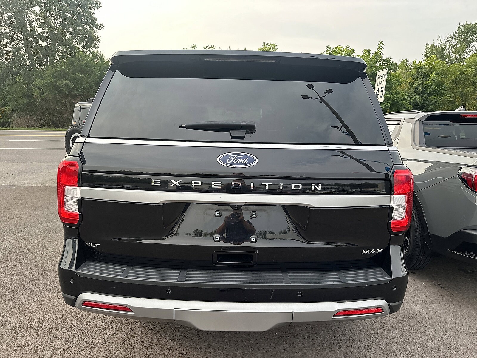 2024 Ford Expedition MAX XLT photo 2