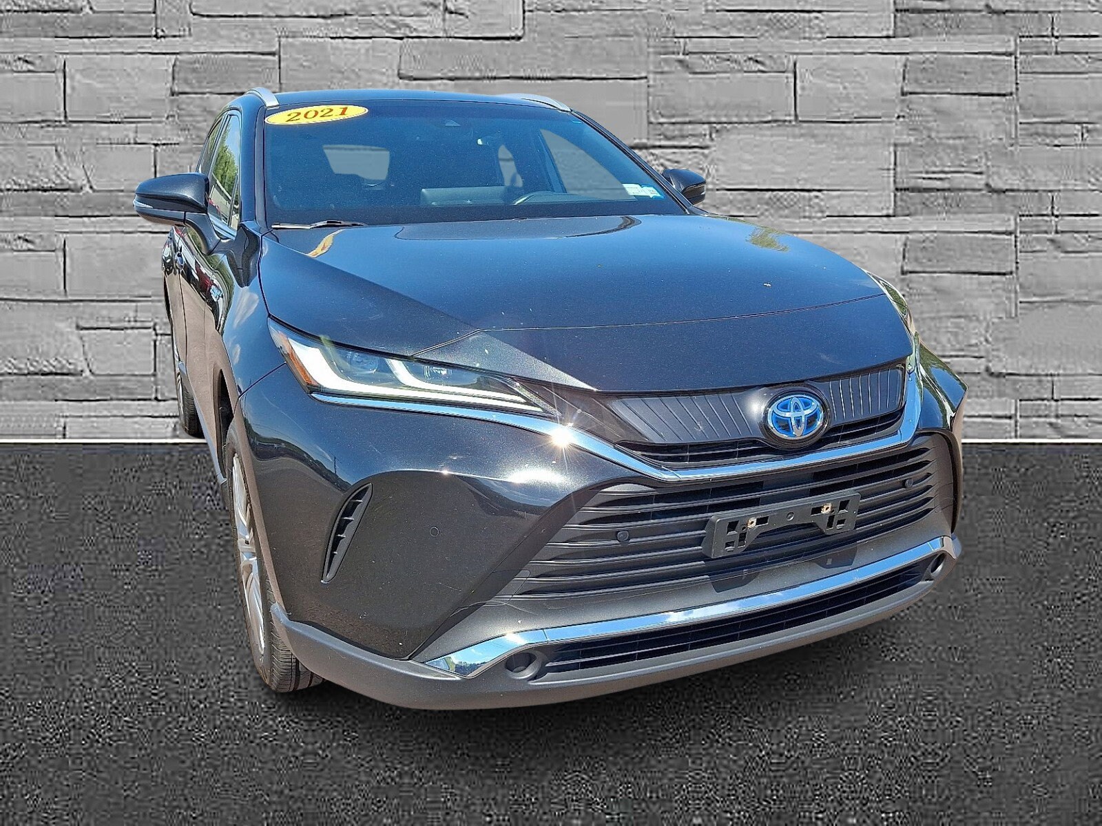 2021 Toyota Venza XLE photo 2