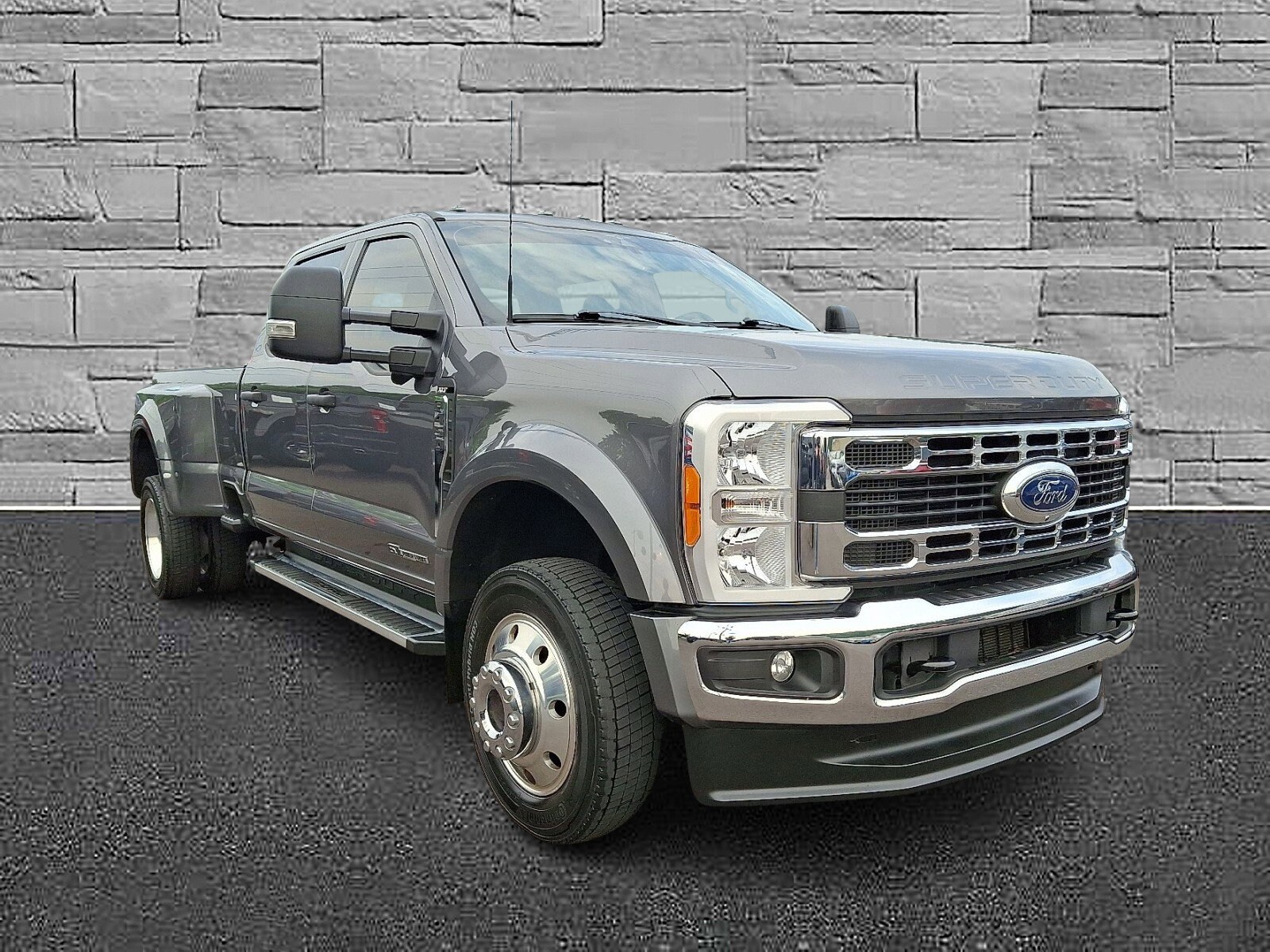 2023 Ford F-450 XLT photo 2