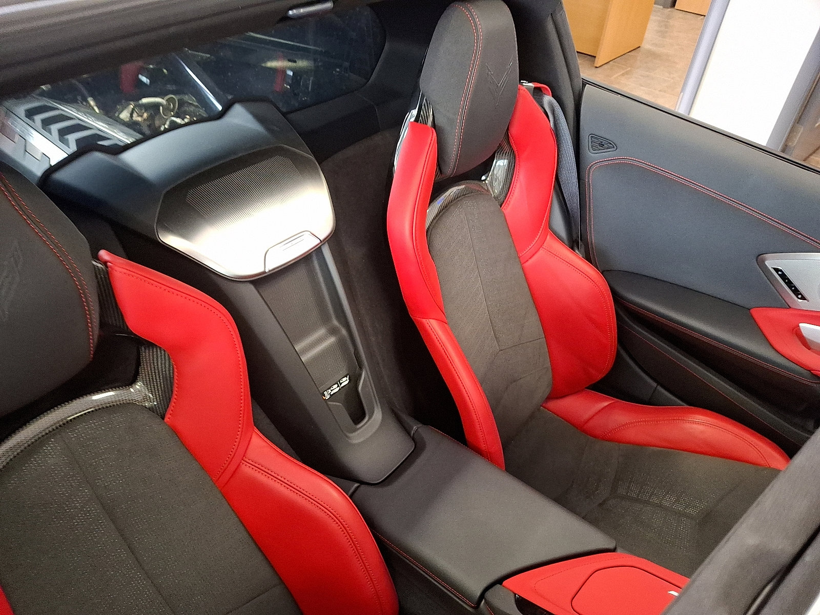 2020 Chevrolet Corvette 2LT - Photo 18