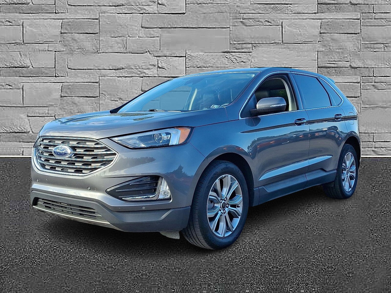 2024 Ford Edge Titanium photo 4