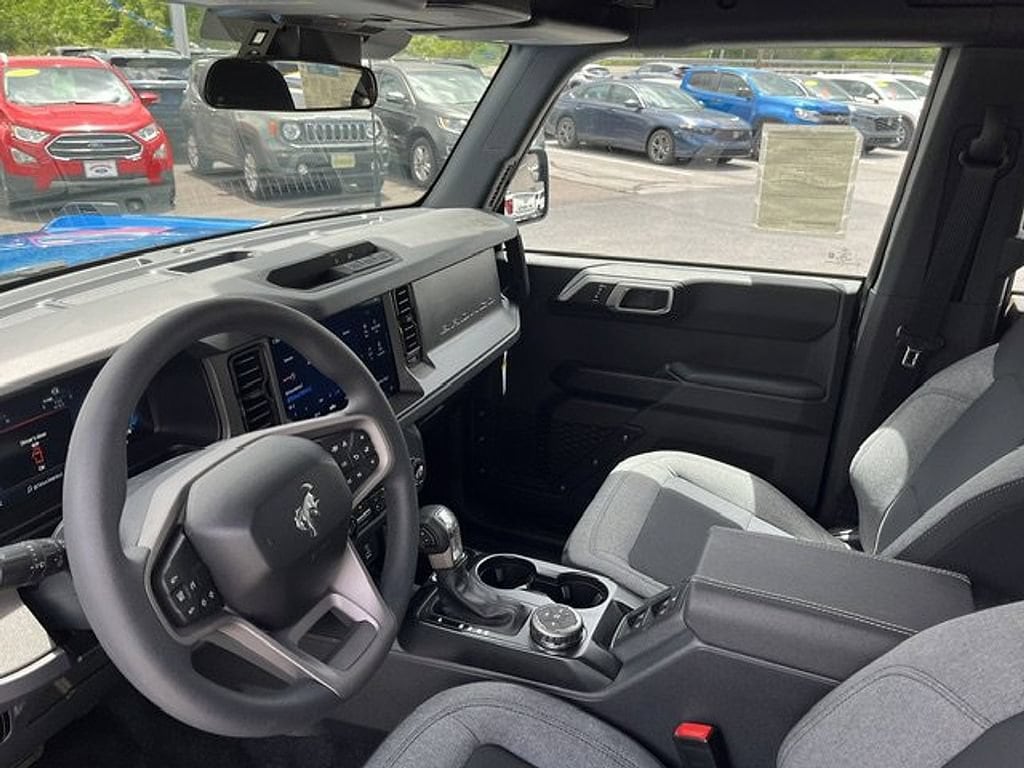 2025 Ford Bronco 4-Door Base - Photo 10