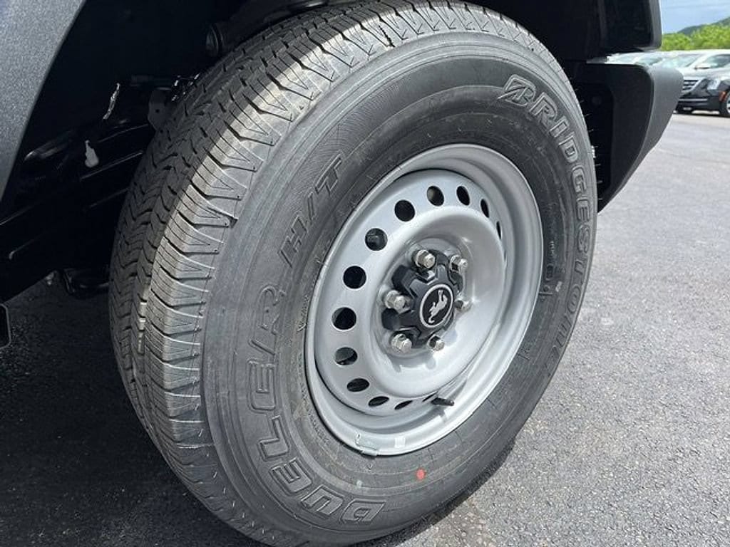 2025 Ford Bronco 4-Door Base - Photo 9