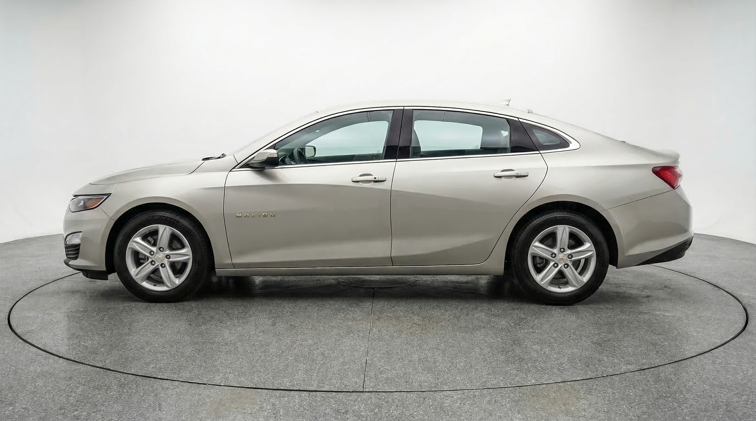 Thumbnail: 2023 Chevrolet Malibu - 4