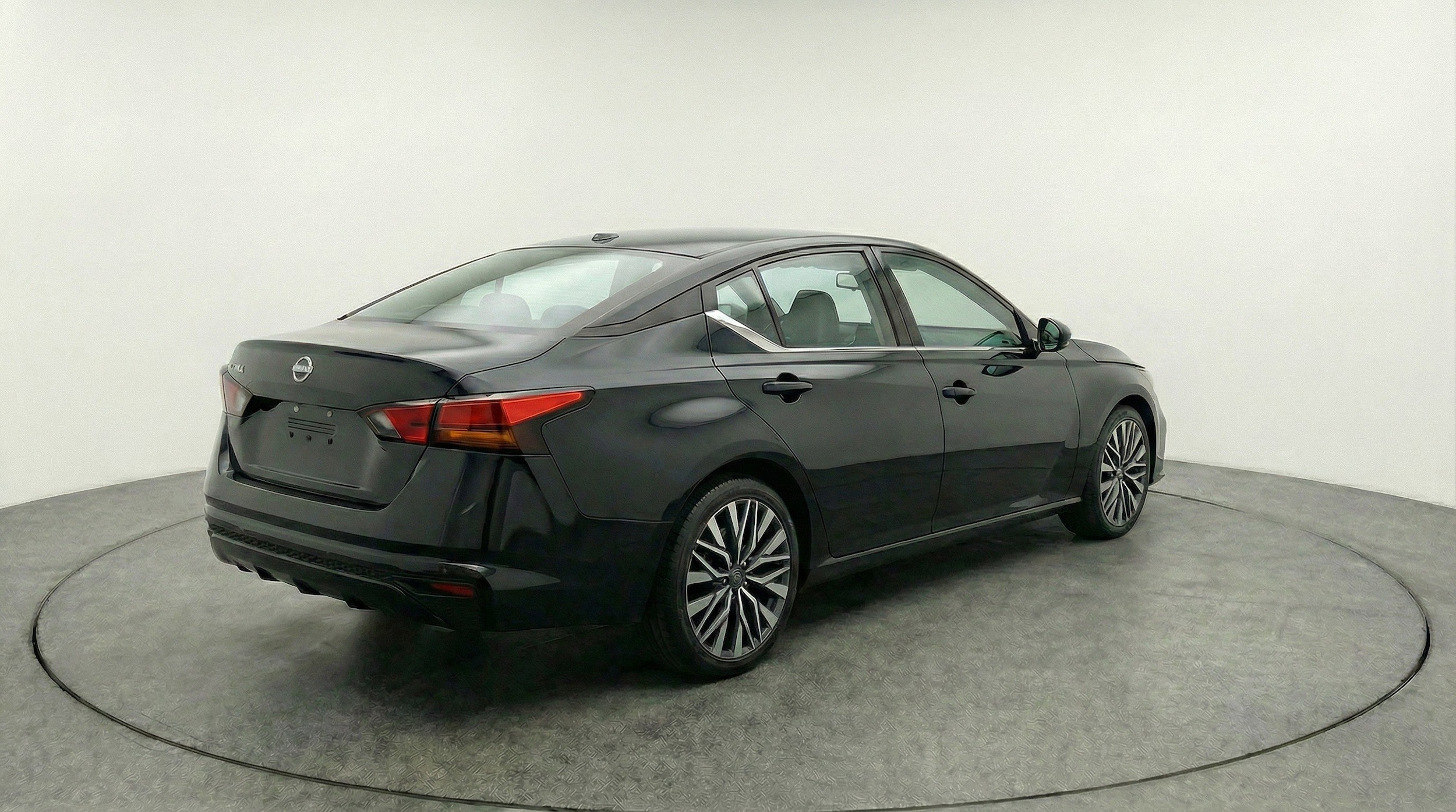 Thumbnail: 2025 Nissan Altima - 9