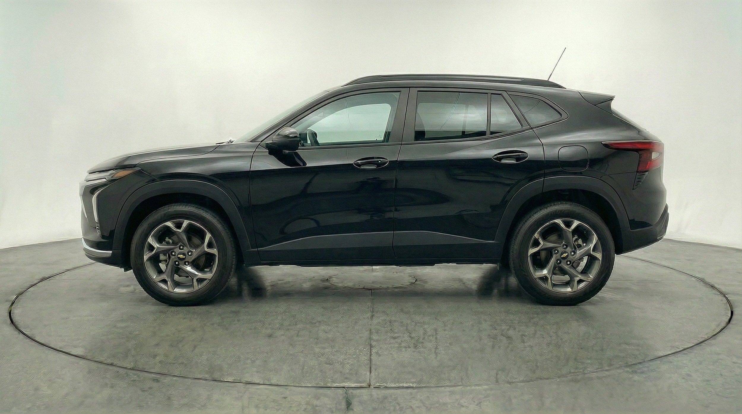 Thumbnail: 2025 Chevrolet Trax - 3