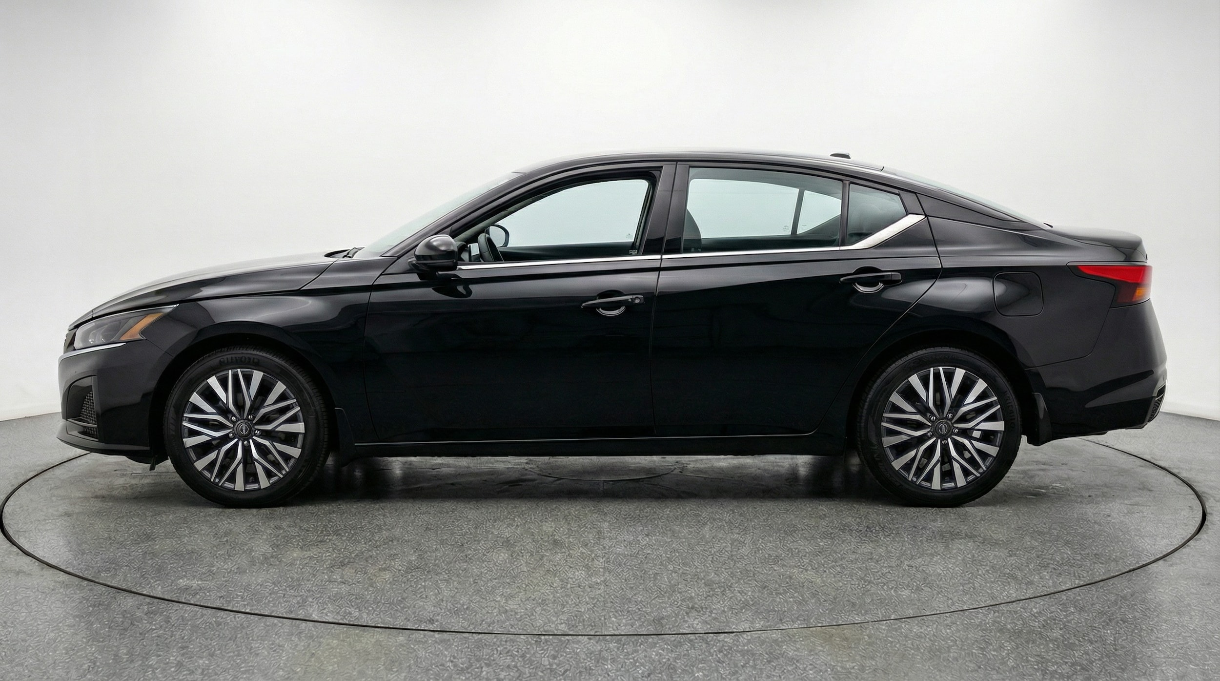 Thumbnail: 2025 Nissan Altima - 4