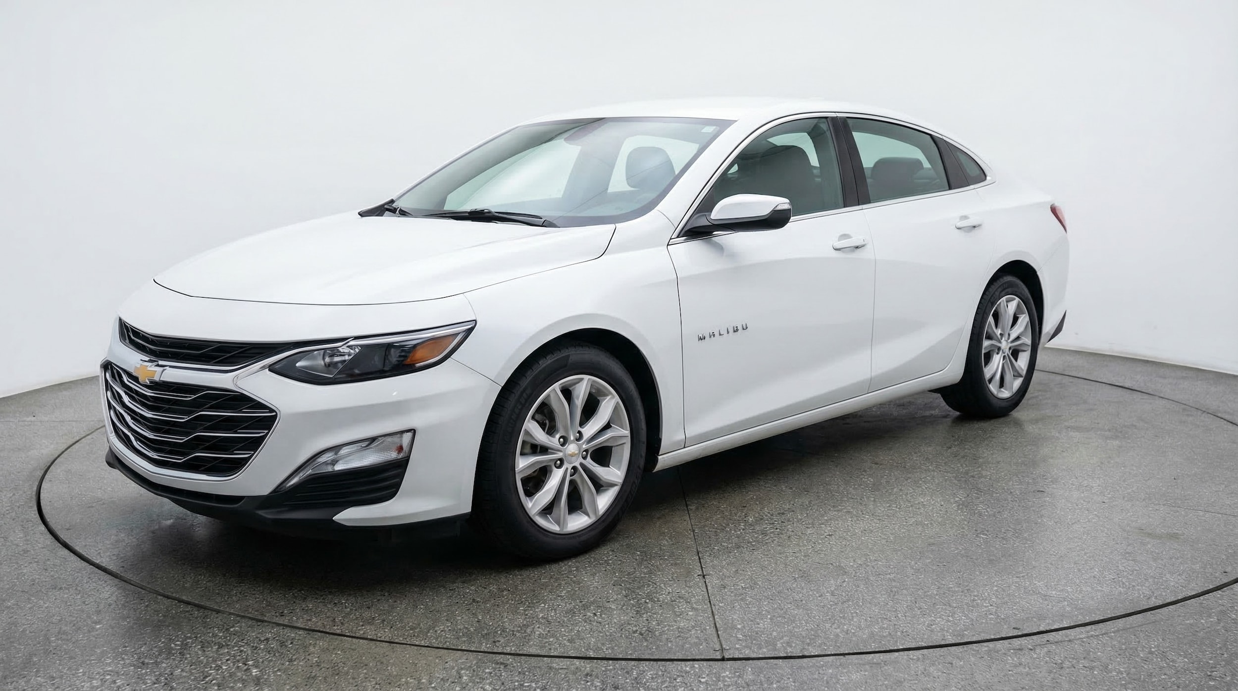 Thumbnail: 2023 Chevrolet Malibu - 3