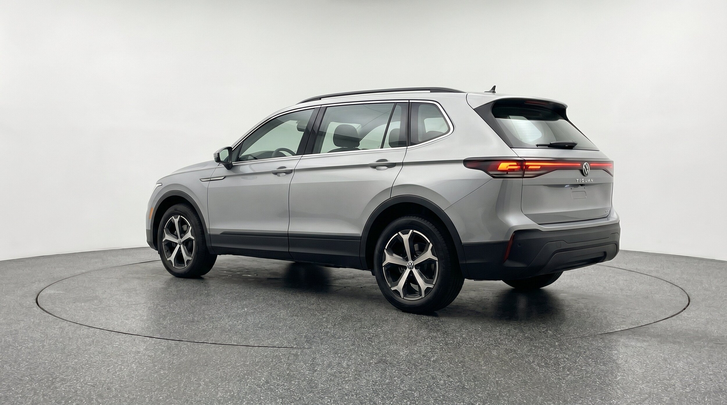 Thumbnail: 2026 Volkswagen Tiguan - 6