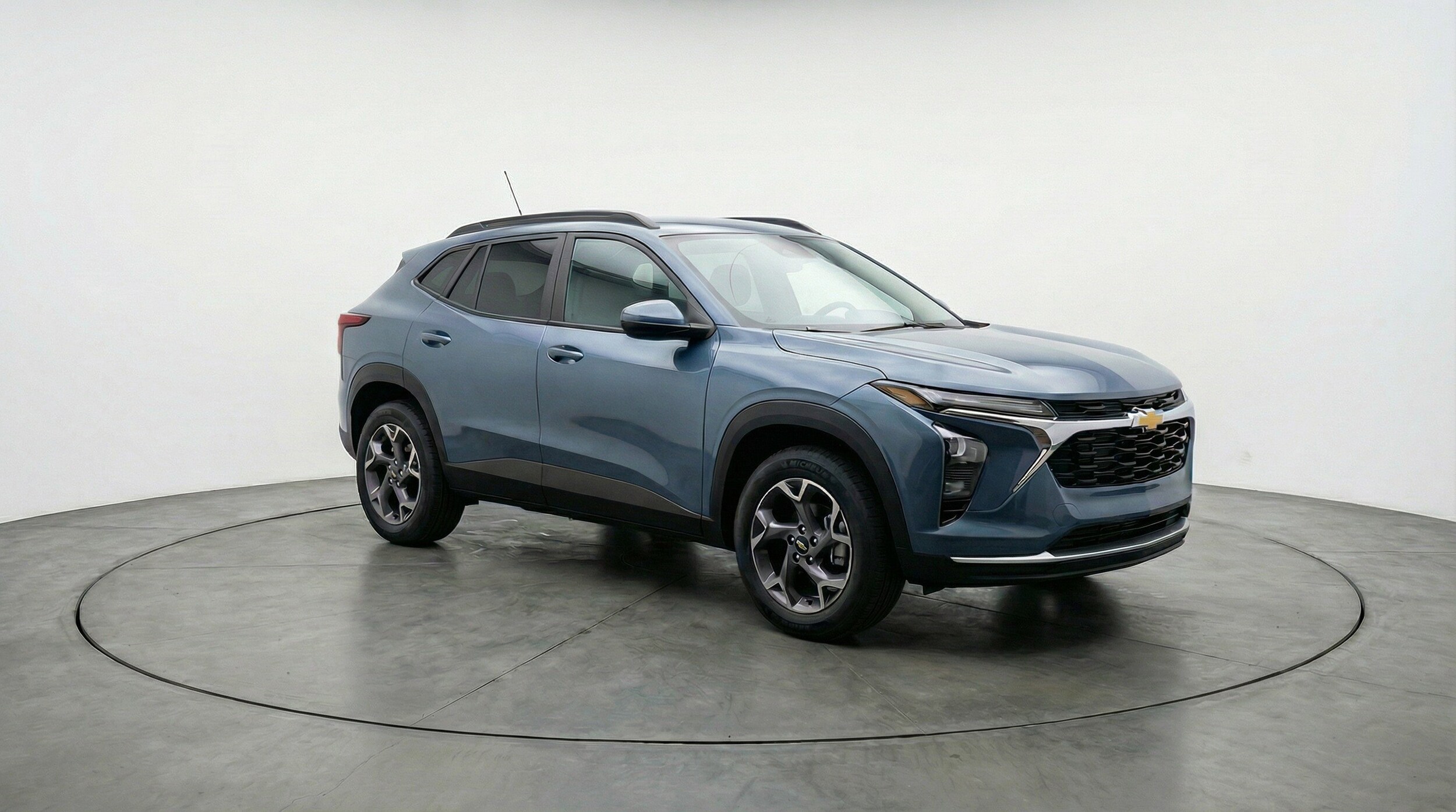 Thumbnail: 2025 Chevrolet Trax - 3