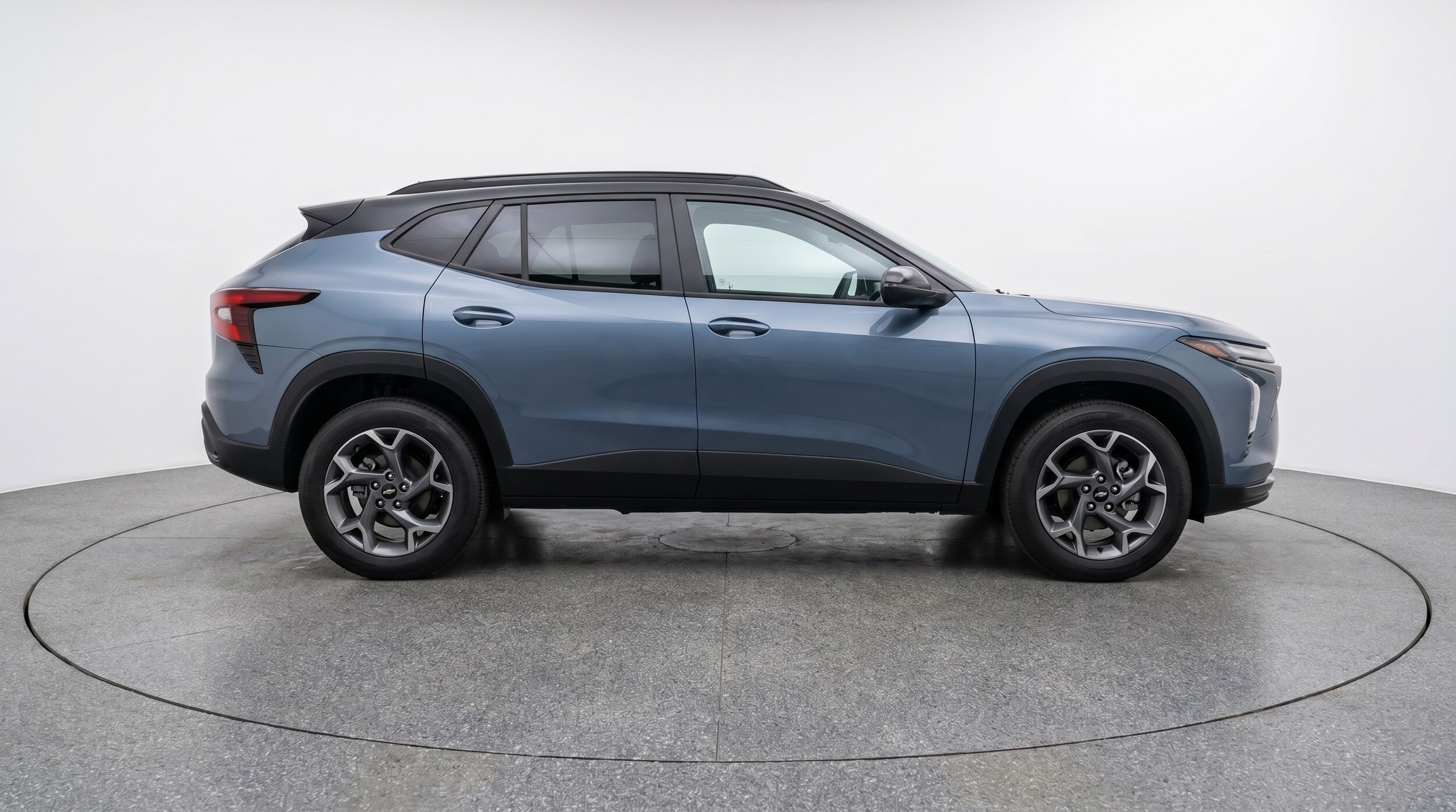Thumbnail: 2025 Chevrolet Trax - 8