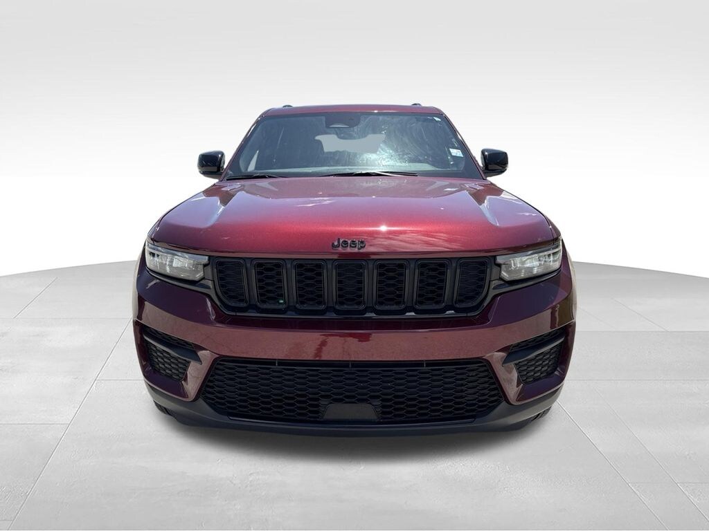 Used 2024 Jeep Grand Cherokee Laredo SUV