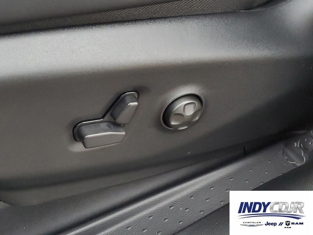 2026 Chrysler Pacifica Select - Photo 17