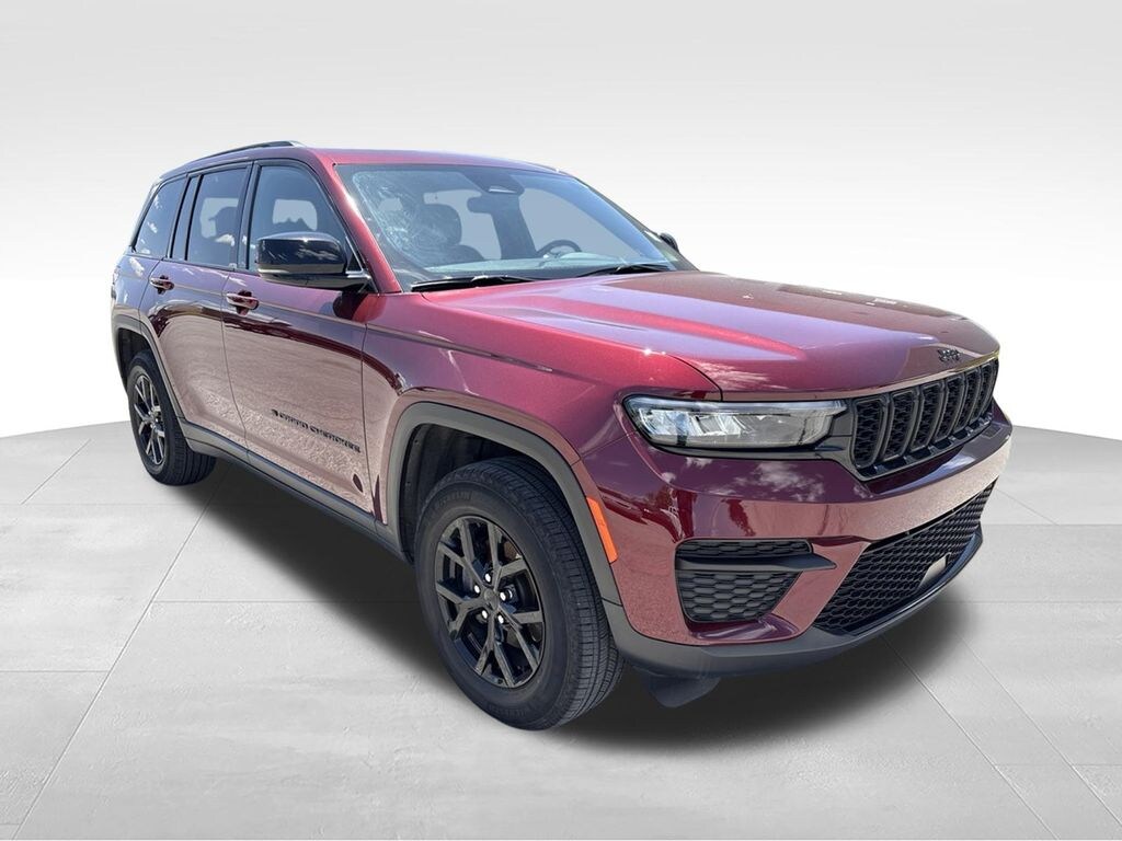 Used 2024 Jeep Grand Cherokee Laredo SUV