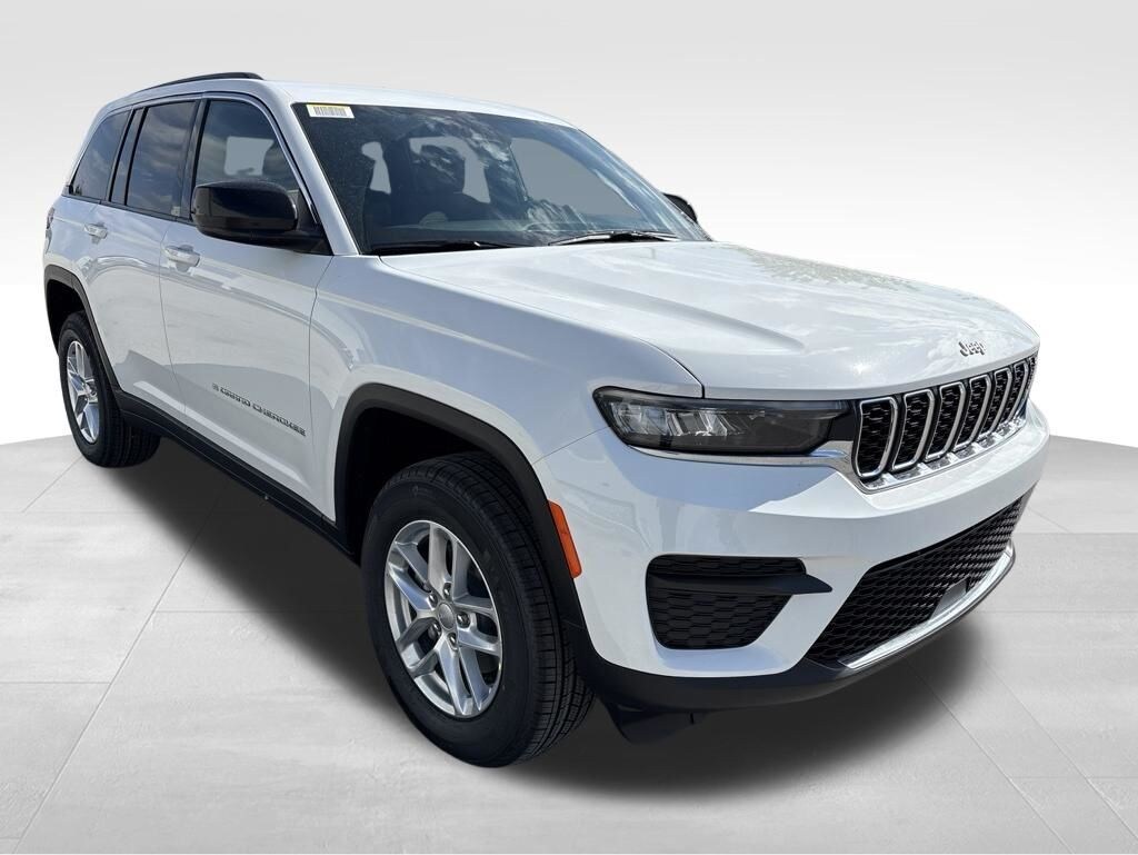 New 2026 Jeep Grand Cherokee LAREDO 4X4 Sport Utility